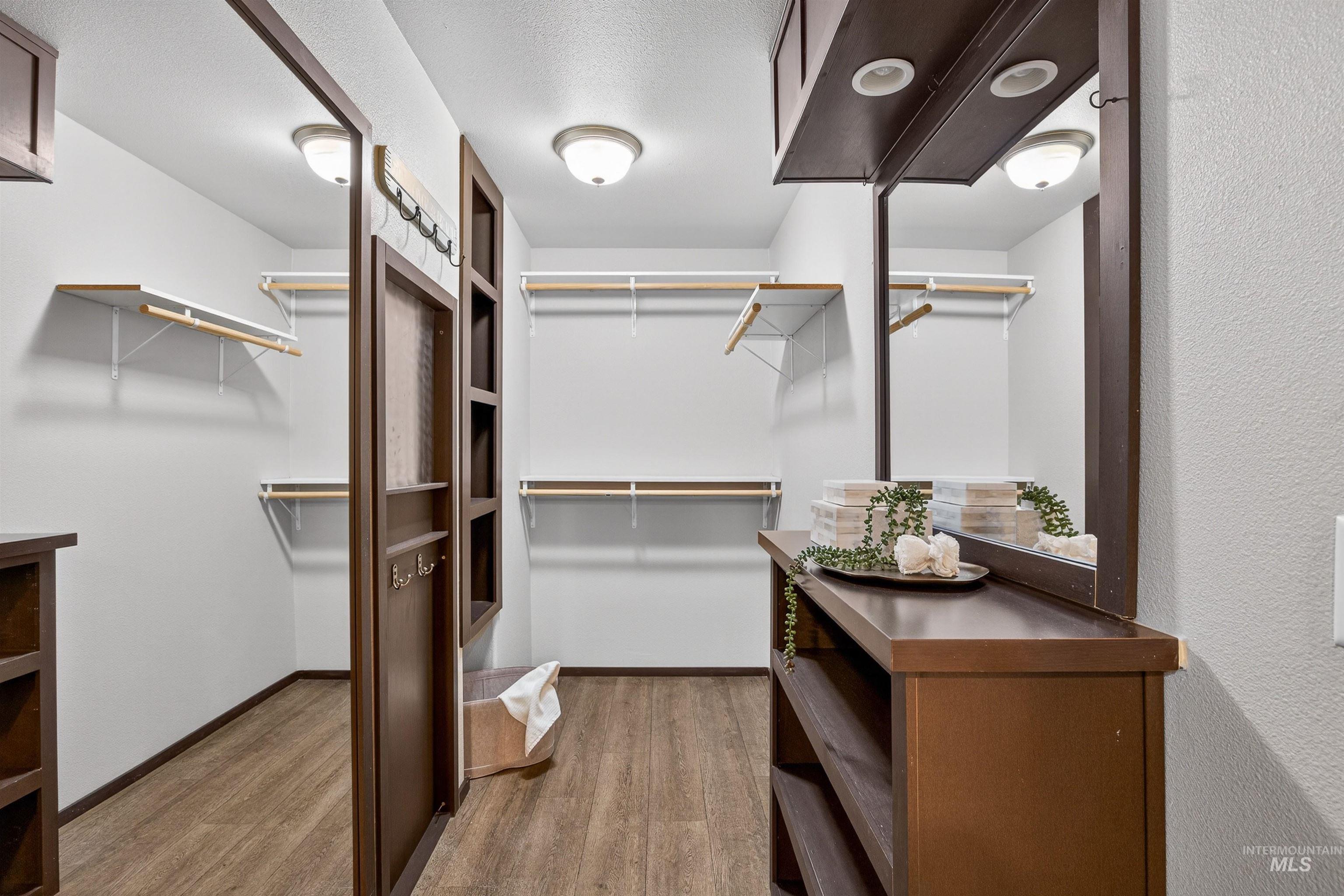 8218 Blue Ridge Ln, Boise, Idaho 83716, 3 Bedrooms, 2 Bathrooms, Residential For Sale, Price $199,900,MLS 98972430