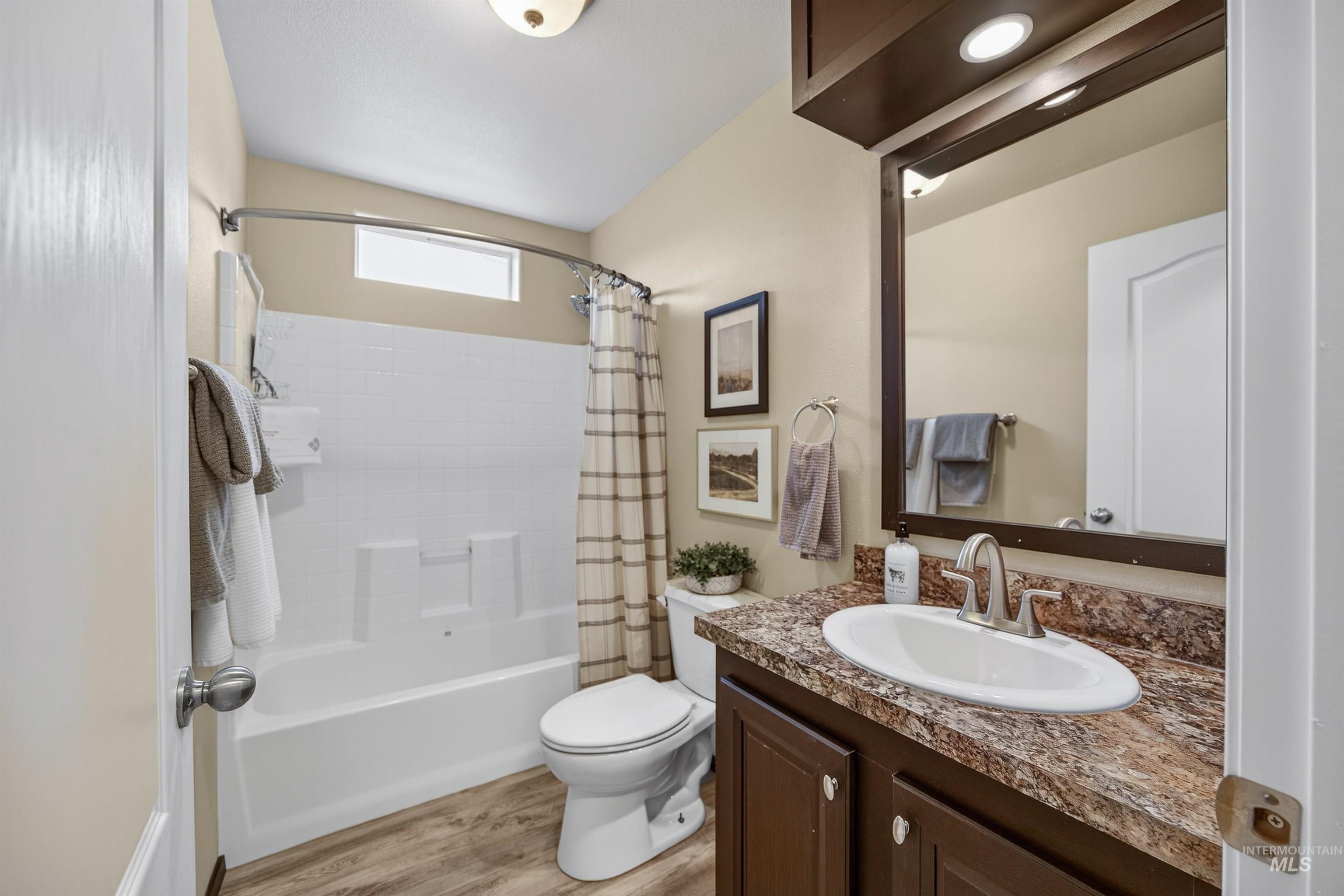 8218 Blue Ridge Ln, Boise, Idaho 83716, 3 Bedrooms, 2 Bathrooms, Residential For Sale, Price $199,900,MLS 98972430