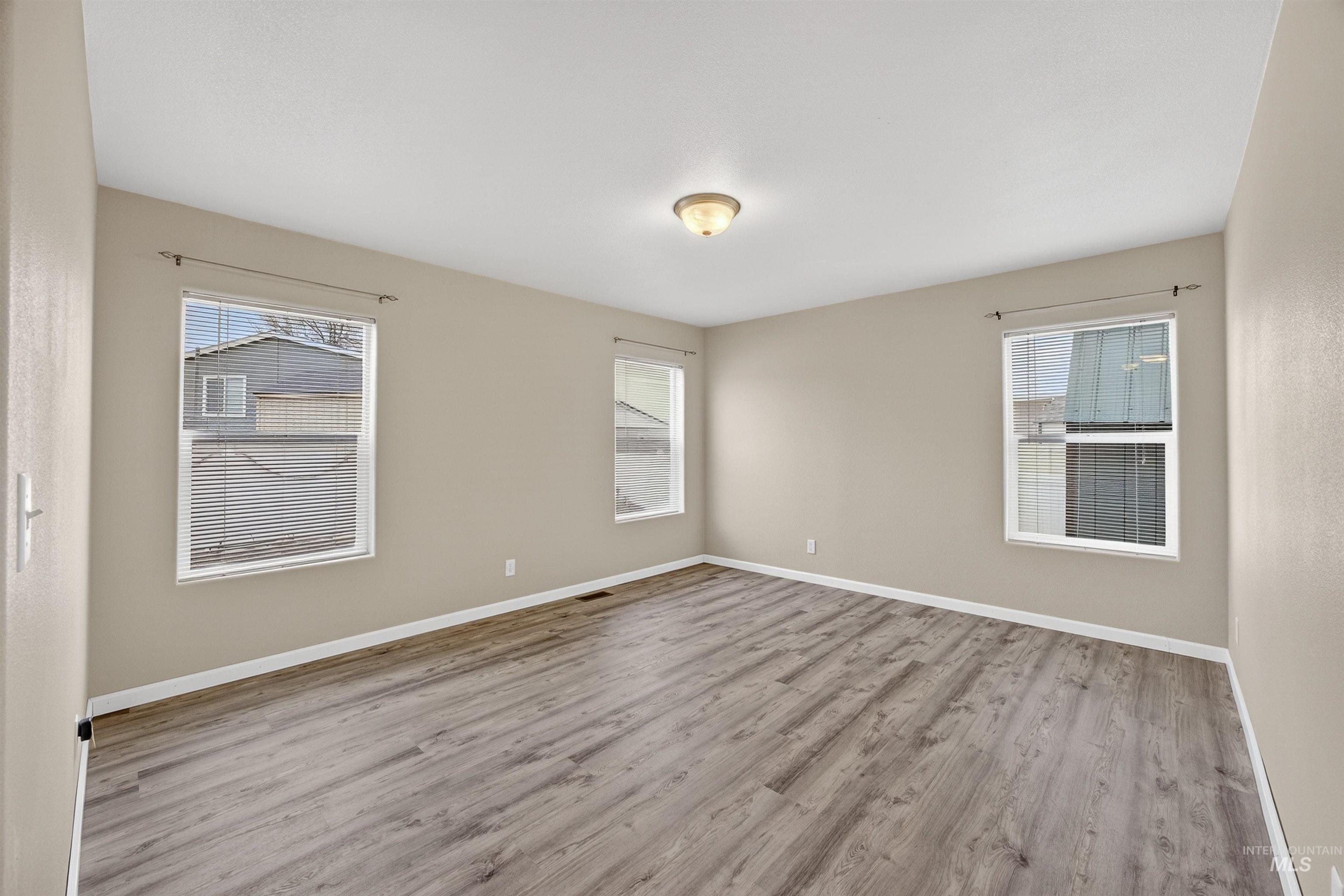 8218 Blue Ridge Ln, Boise, Idaho 83716, 3 Bedrooms, 2 Bathrooms, Residential For Sale, Price $199,900,MLS 98972430