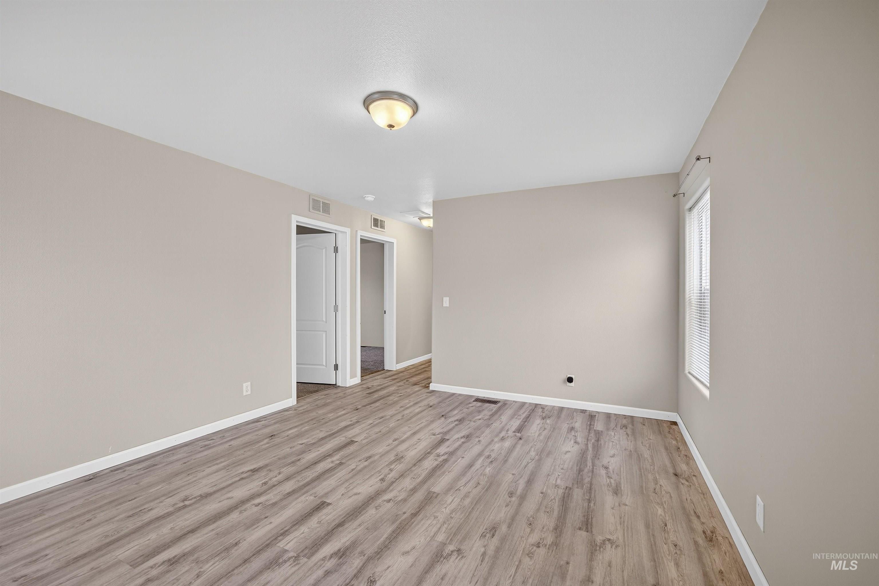 8218 Blue Ridge Ln, Boise, Idaho 83716, 3 Bedrooms, 2 Bathrooms, Residential For Sale, Price $199,900,MLS 98972430