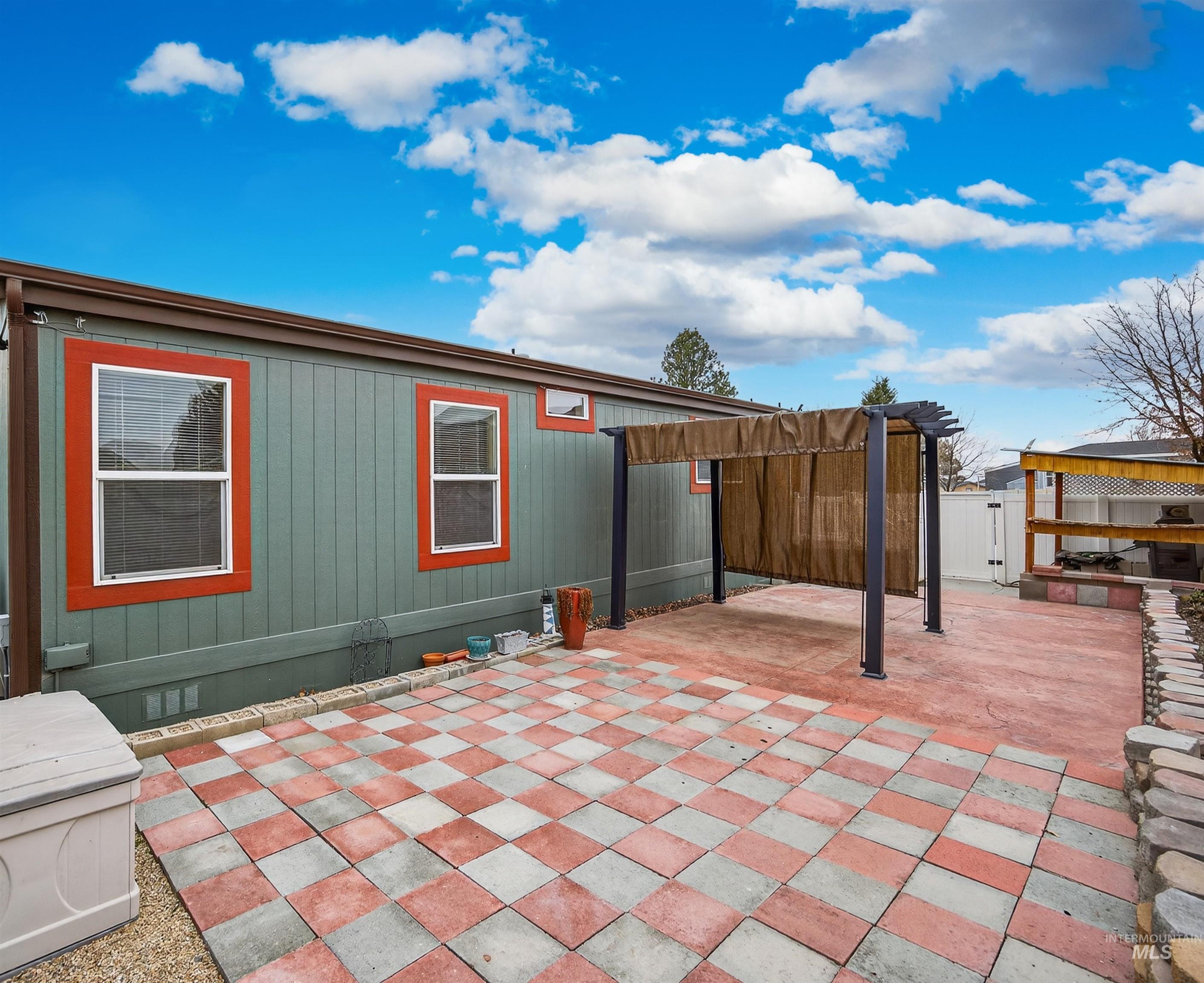 8218 Blue Ridge Ln, Boise, Idaho 83716, 3 Bedrooms, 2 Bathrooms, Residential For Sale, Price $199,900,MLS 98972430