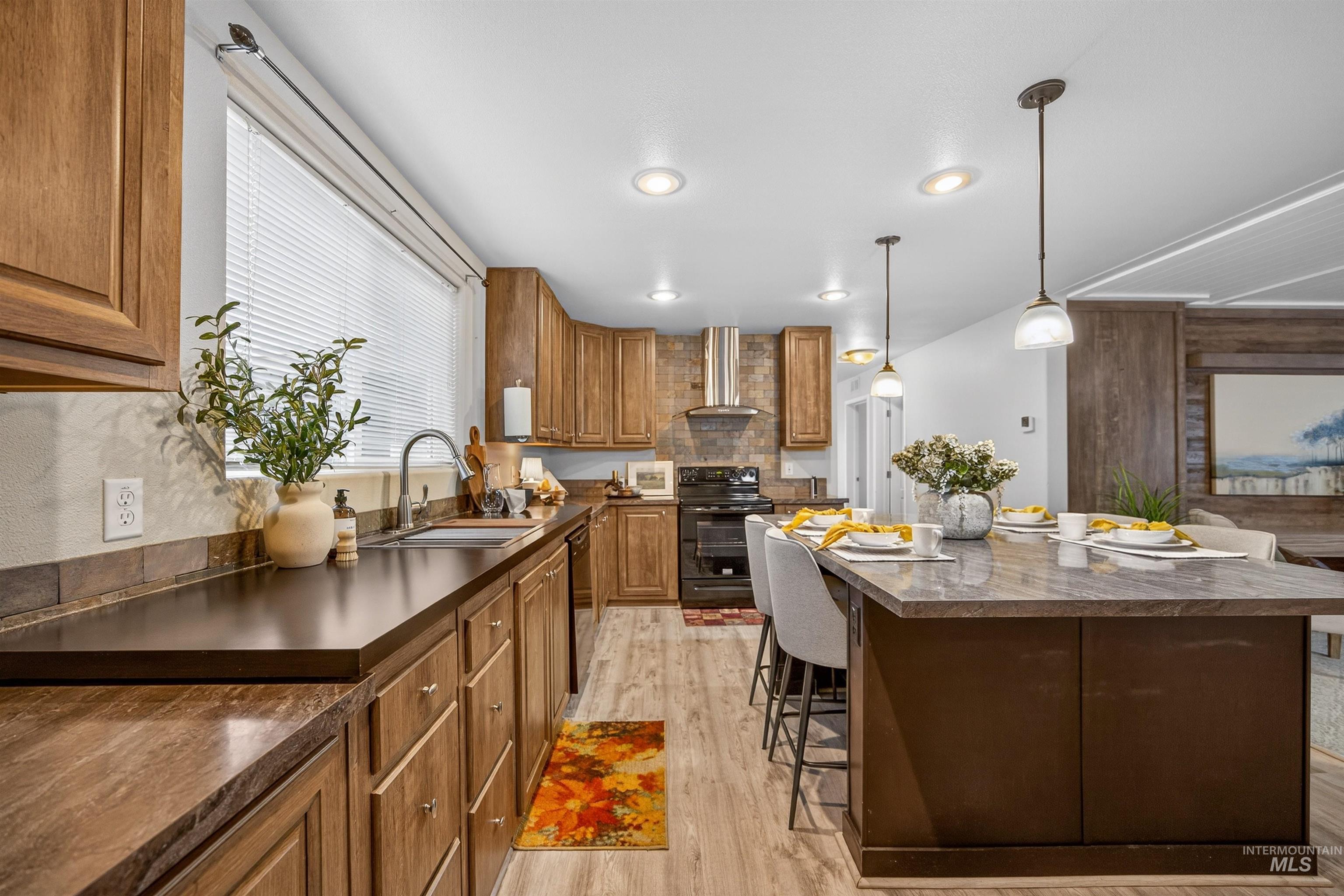 8218 Blue Ridge Ln, Boise, Idaho 83716, 3 Bedrooms, 2 Bathrooms, Residential For Sale, Price $199,900,MLS 98972430