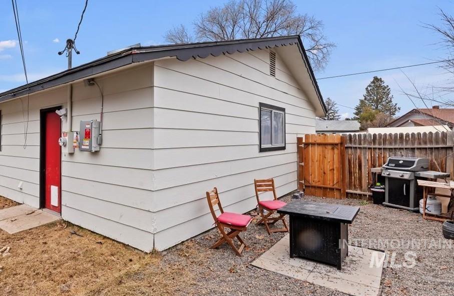 1105 E Roosevelt Ave, Nampa, Idaho 83686, 2 Bedrooms, 1 Bathroom, Residential For Sale, Price $305,000,MLS 98972432