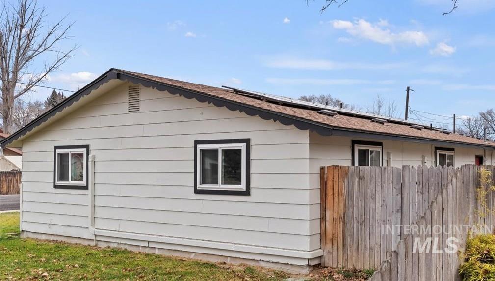 1105 E Roosevelt Ave, Nampa, Idaho 83686, 2 Bedrooms, 1 Bathroom, Residential For Sale, Price $305,000,MLS 98972432