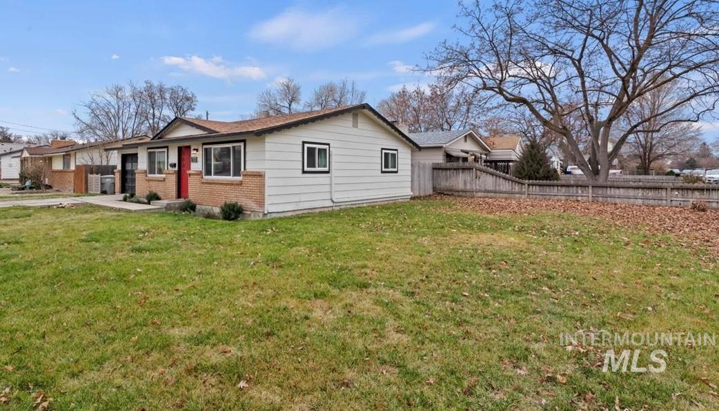 1105 E Roosevelt Ave, Nampa, Idaho 83686, 2 Bedrooms, 1 Bathroom, Residential For Sale, Price $305,000,MLS 98972432