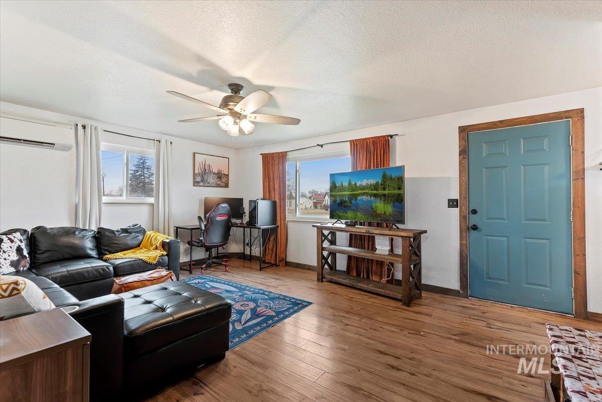 1105 E Roosevelt Ave, Nampa, Idaho 83686, 2 Bedrooms, 1 Bathroom, Residential For Sale, Price $305,000,MLS 98972432