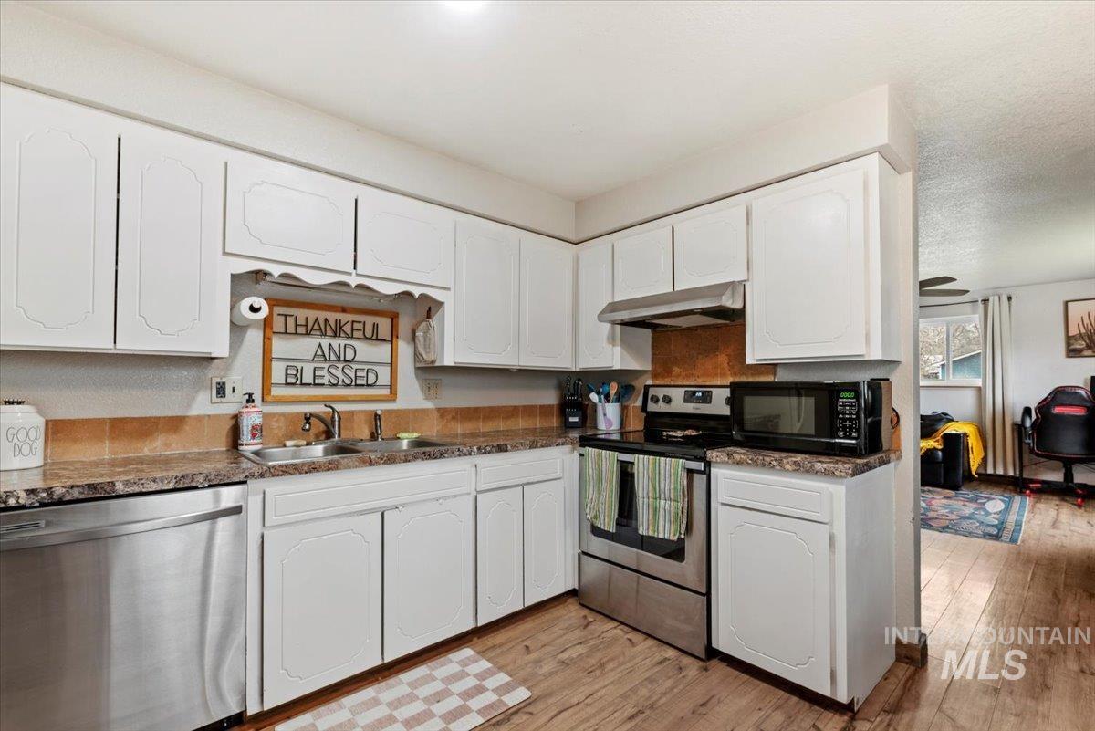 1105 E Roosevelt Ave, Nampa, Idaho 83686, 2 Bedrooms, 1 Bathroom, Residential For Sale, Price $305,000,MLS 98972432