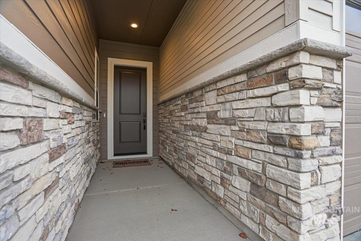 883 N Falling Water Way, Eagle, Idaho 83616, 3 Bedrooms, 2.5 Bathrooms, Residential For Sale, Price $804,990,MLS 98972436