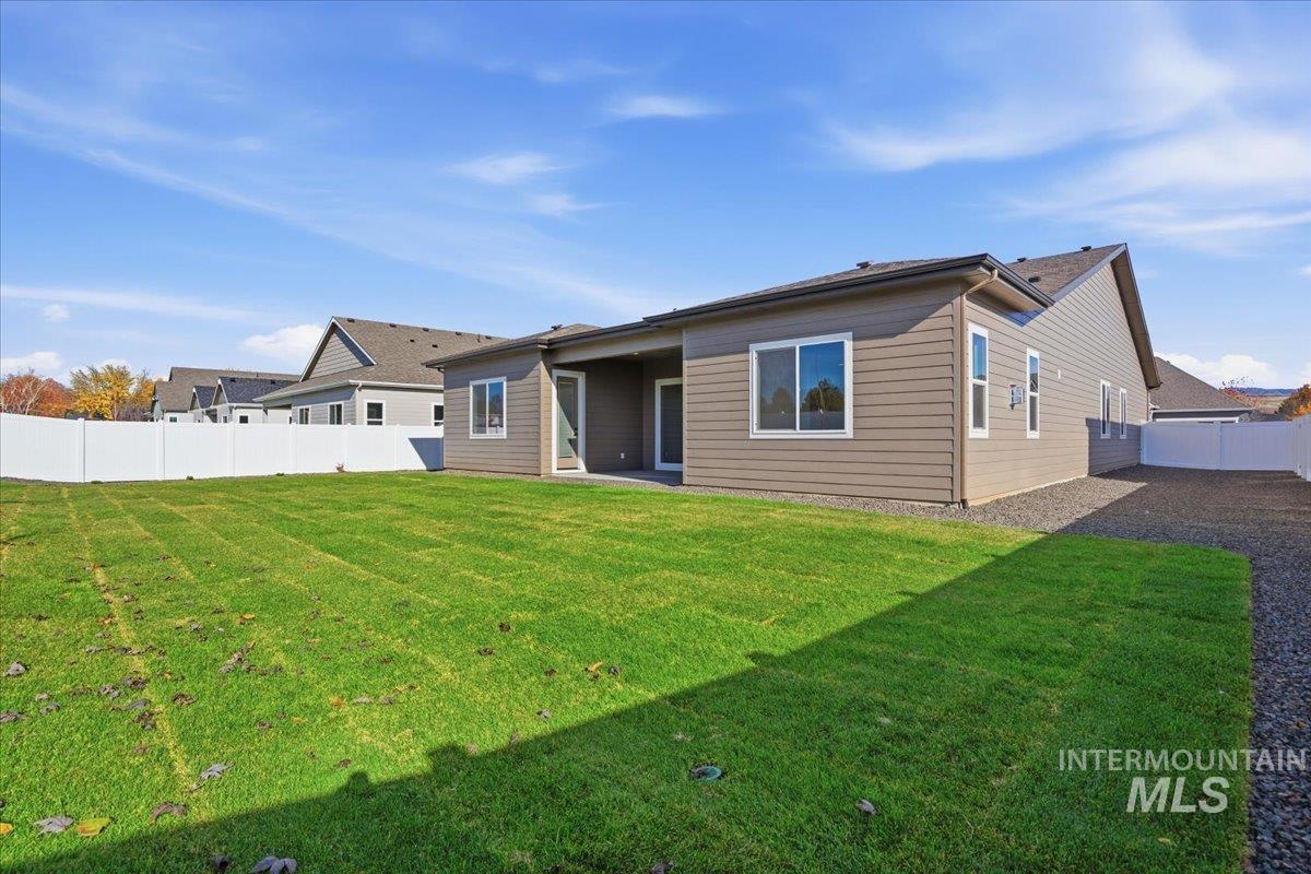 883 N Falling Water Way, Eagle, Idaho 83616, 3 Bedrooms, 2.5 Bathrooms, Residential For Sale, Price $804,990,MLS 98972436