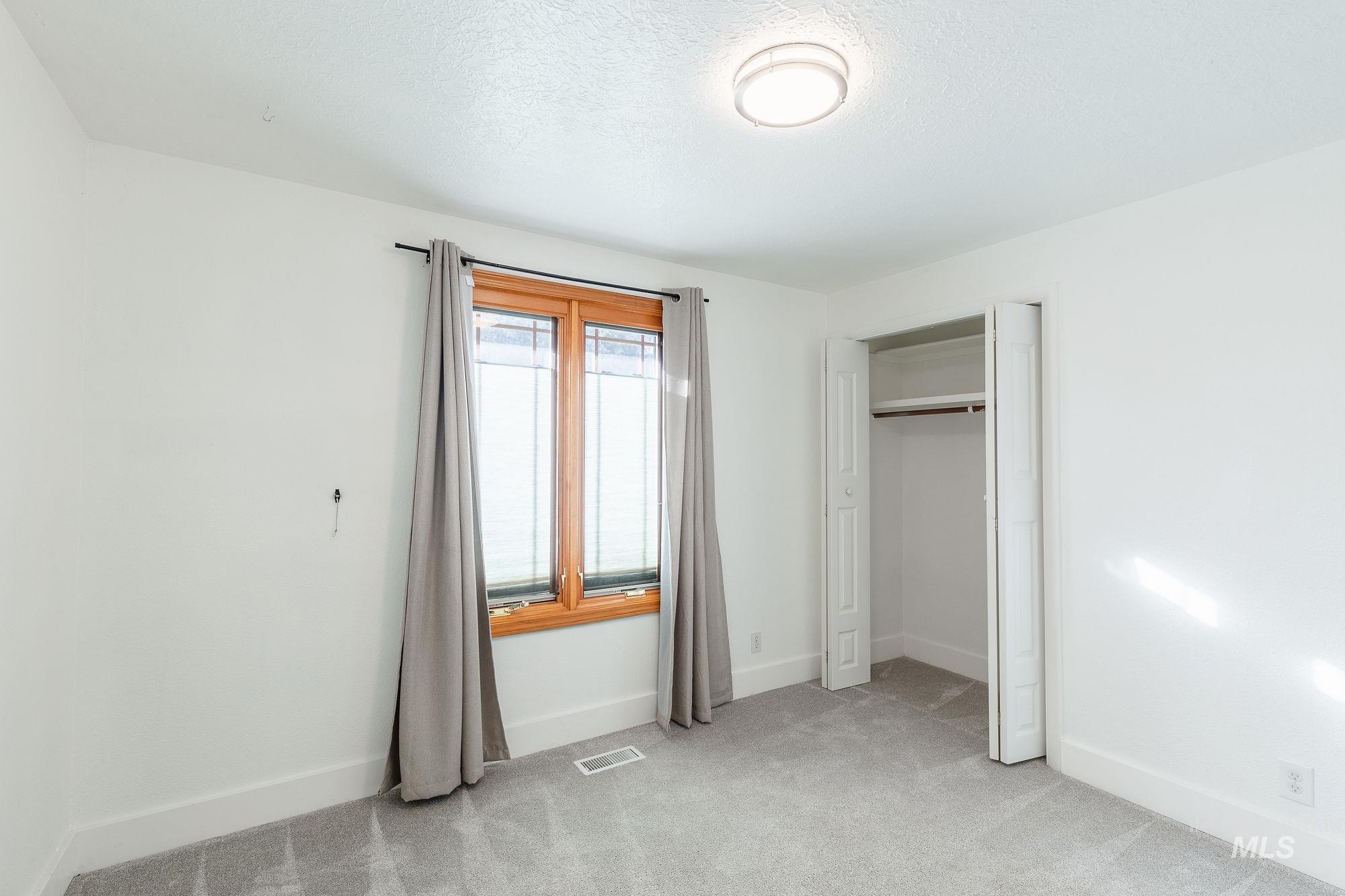 346 E Mission Dr, Eagle, Idaho 83616, 4 Bedrooms, 2 Bathrooms, Residential For Sale, Price $499,900,MLS 98972438