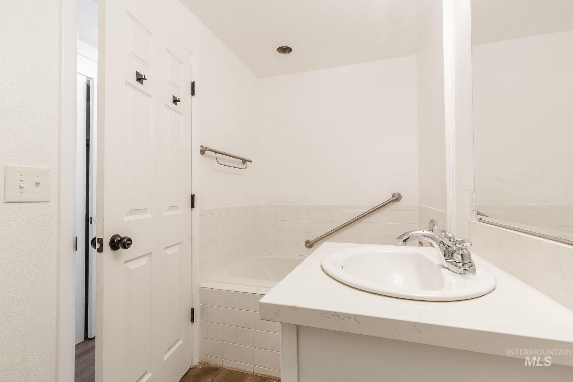 346 E Mission Dr, Eagle, Idaho 83616, 4 Bedrooms, 2 Bathrooms, Residential For Sale, Price $499,900,MLS 98972438