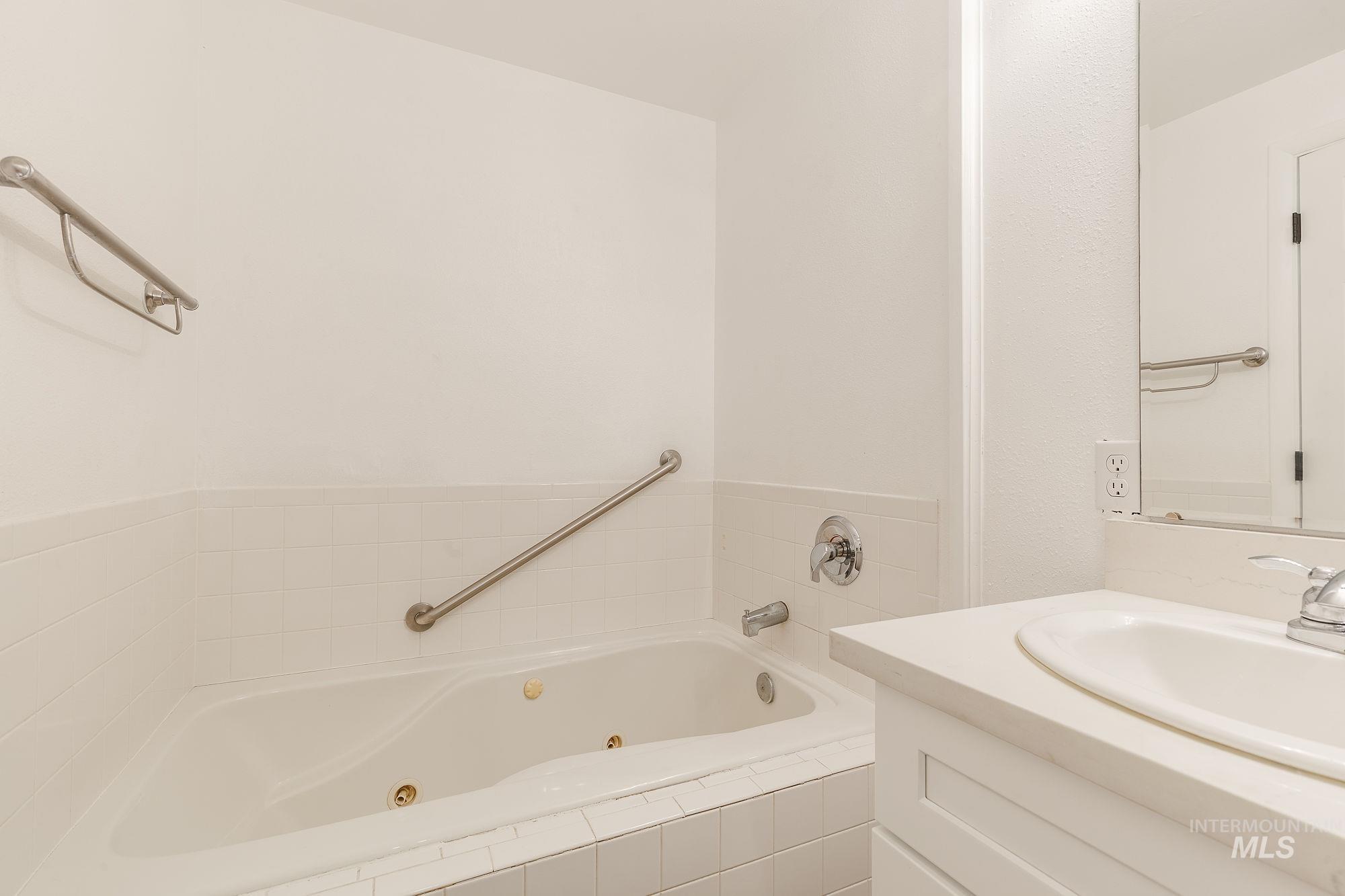 346 E Mission Dr, Eagle, Idaho 83616, 4 Bedrooms, 2 Bathrooms, Residential For Sale, Price $499,900,MLS 98972438