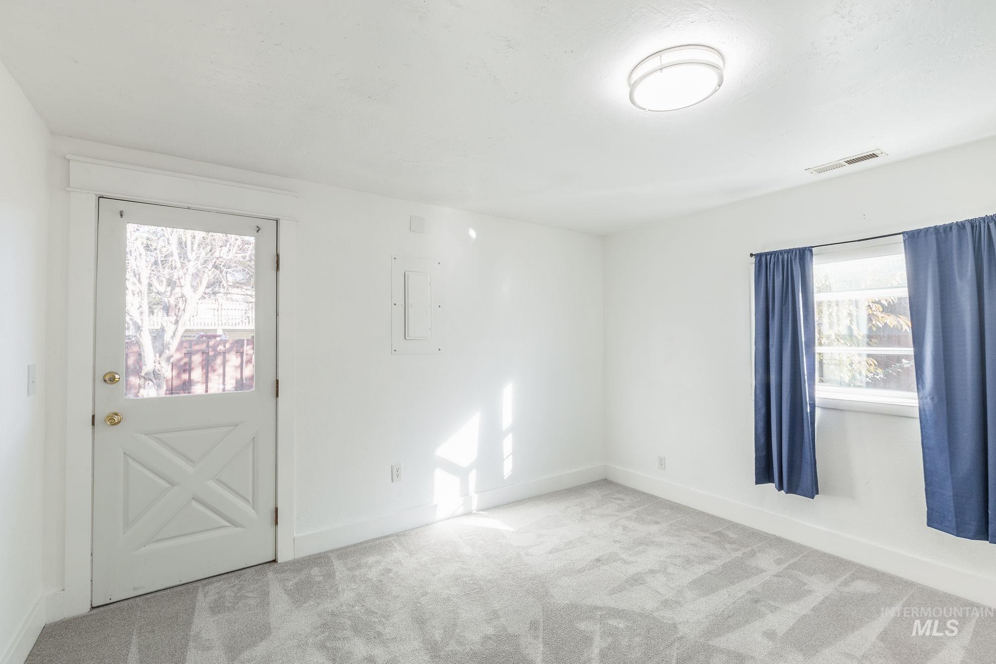 346 E Mission Dr, Eagle, Idaho 83616, 4 Bedrooms, 2 Bathrooms, Residential For Sale, Price $499,900,MLS 98972438