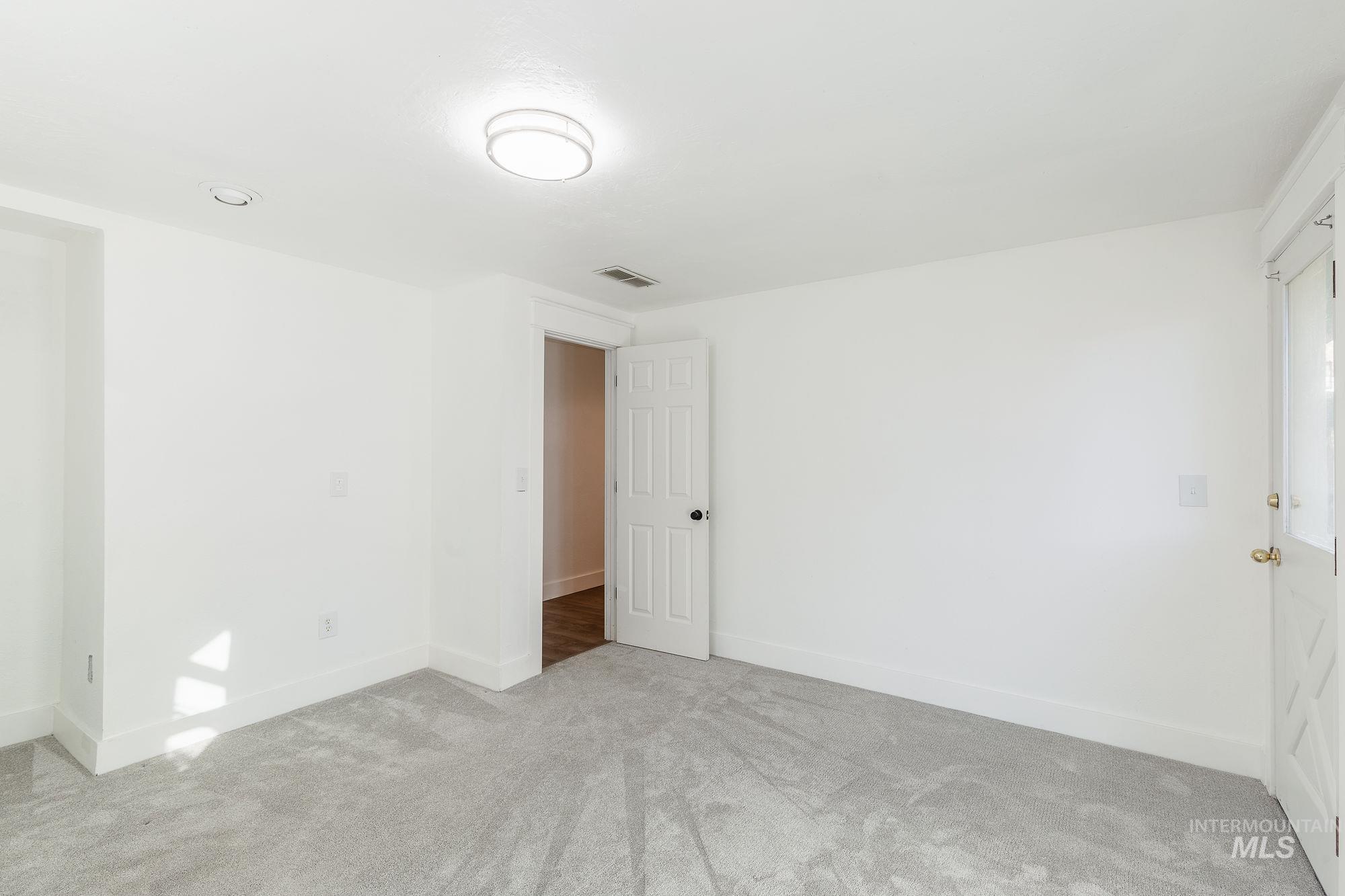 346 E Mission Dr, Eagle, Idaho 83616, 4 Bedrooms, 2 Bathrooms, Residential For Sale, Price $499,900,MLS 98972438