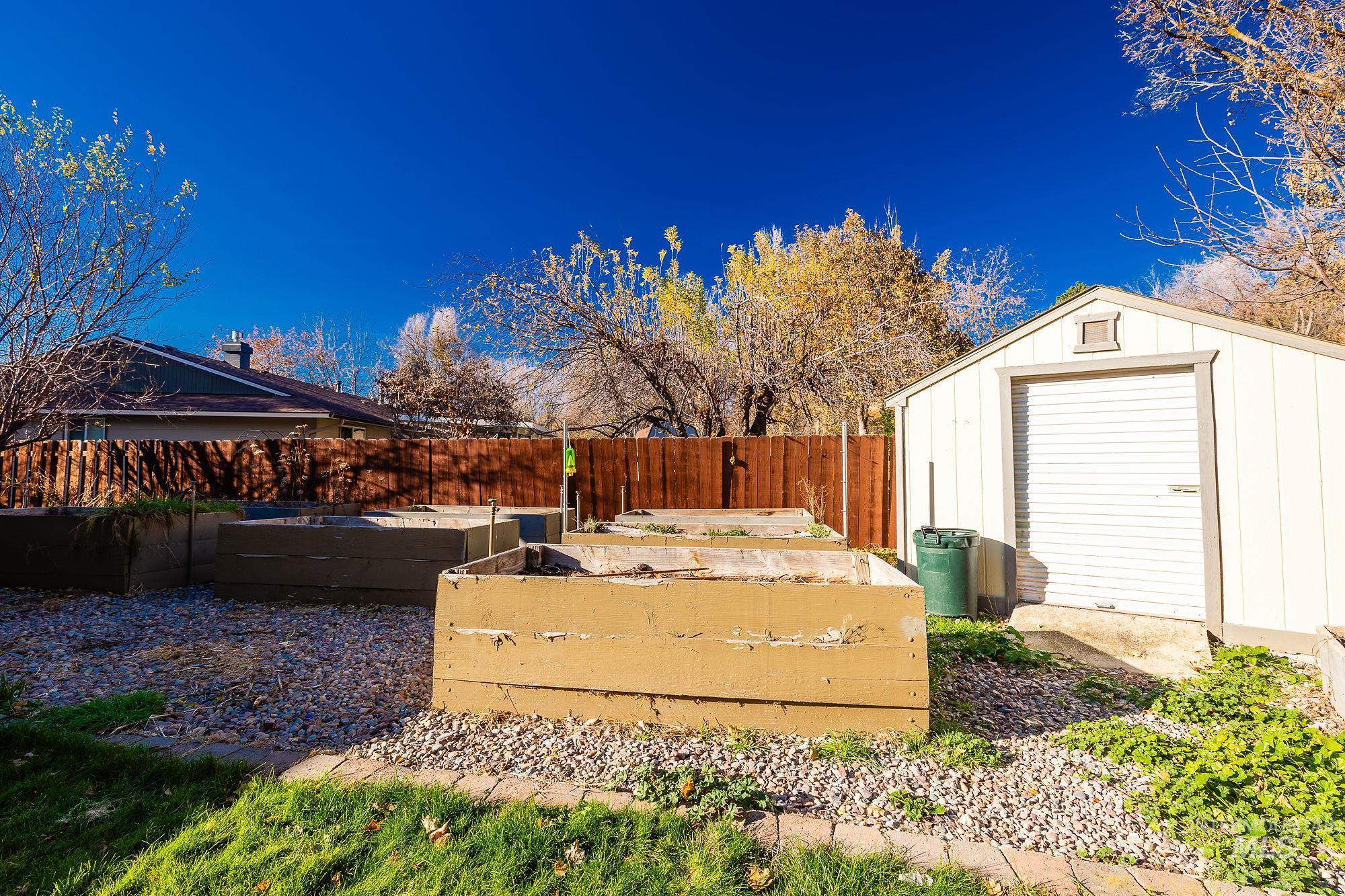 346 E Mission Dr, Eagle, Idaho 83616, 4 Bedrooms, 2 Bathrooms, Residential For Sale, Price $499,900,MLS 98972438