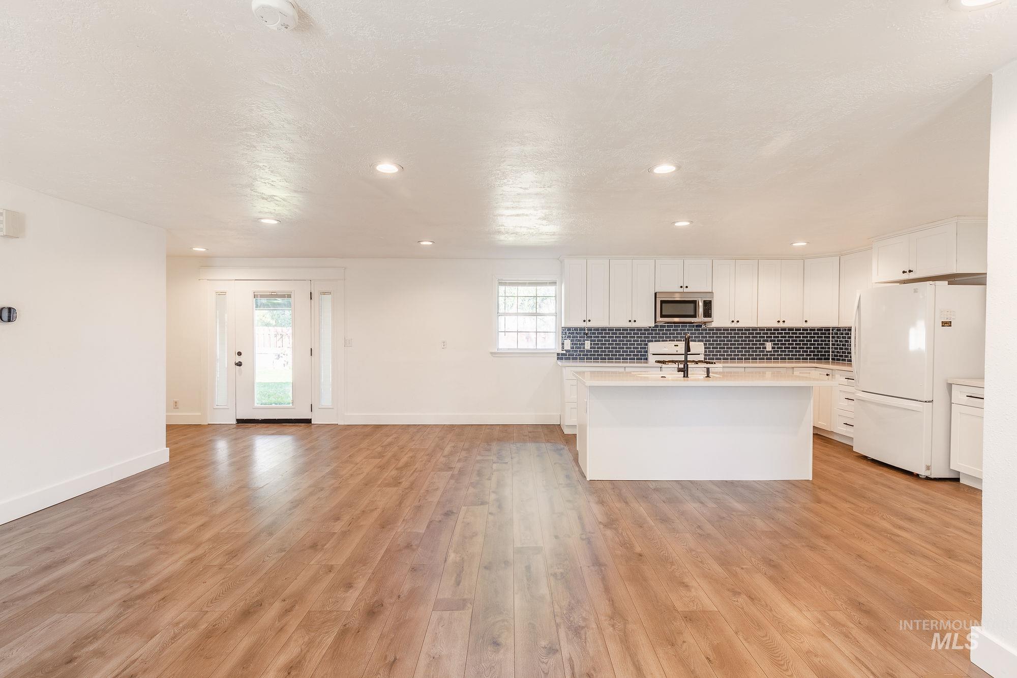 346 E Mission Dr, Eagle, Idaho 83616, 4 Bedrooms, 2 Bathrooms, Residential For Sale, Price $499,900,MLS 98972438