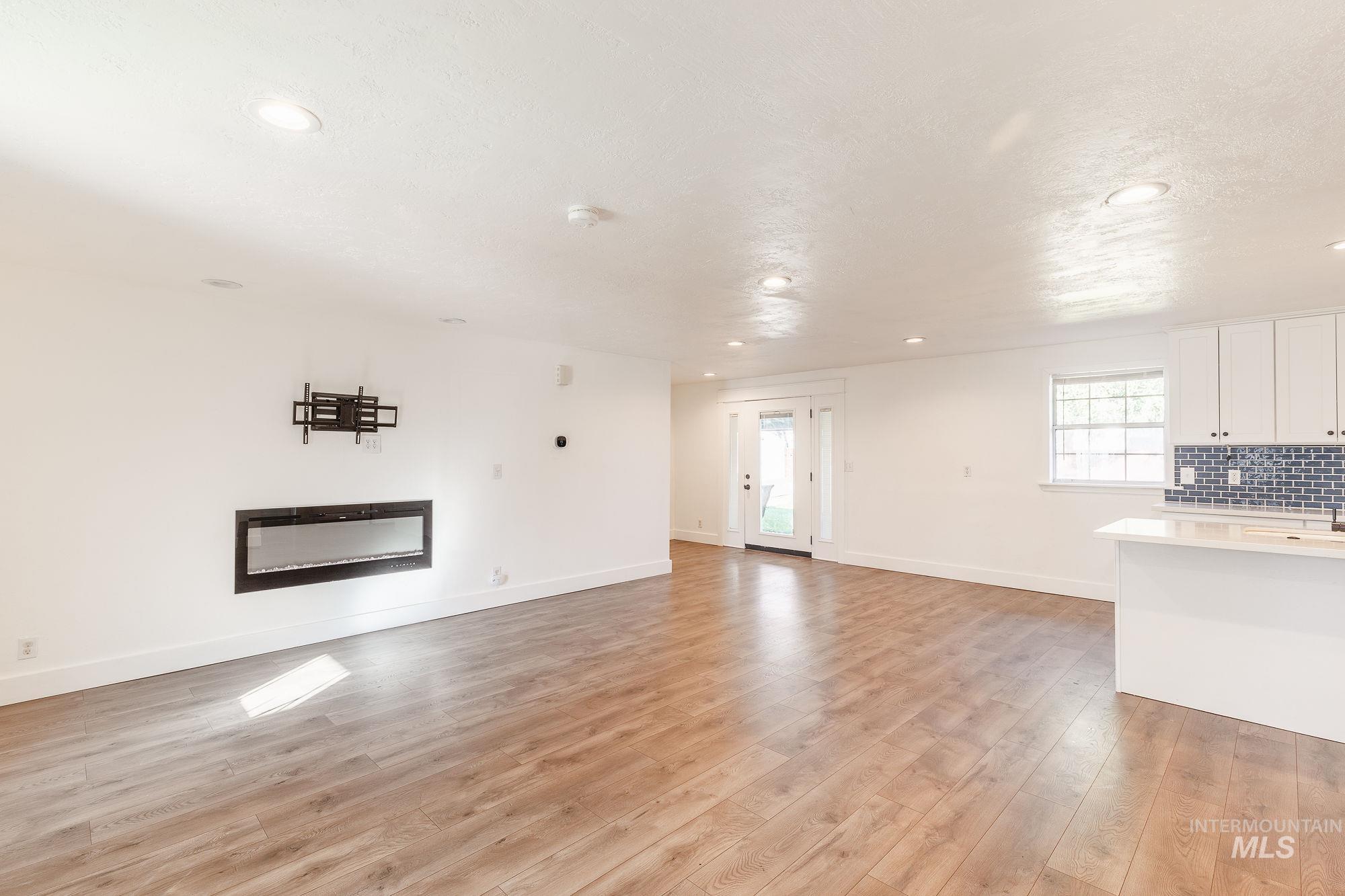 346 E Mission Dr, Eagle, Idaho 83616, 4 Bedrooms, 2 Bathrooms, Residential For Sale, Price $499,900,MLS 98972438