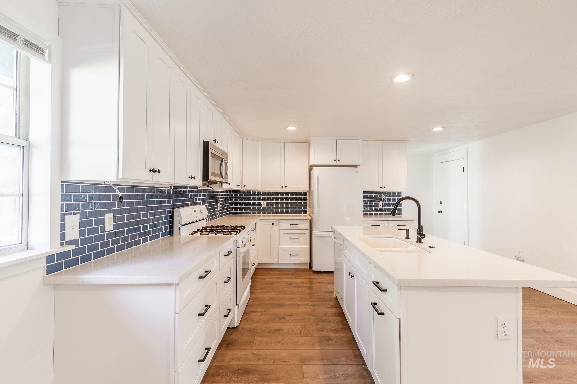 346 E Mission Dr, Eagle, Idaho 83616, 4 Bedrooms, 2 Bathrooms, Residential For Sale, Price $499,900,MLS 98972438