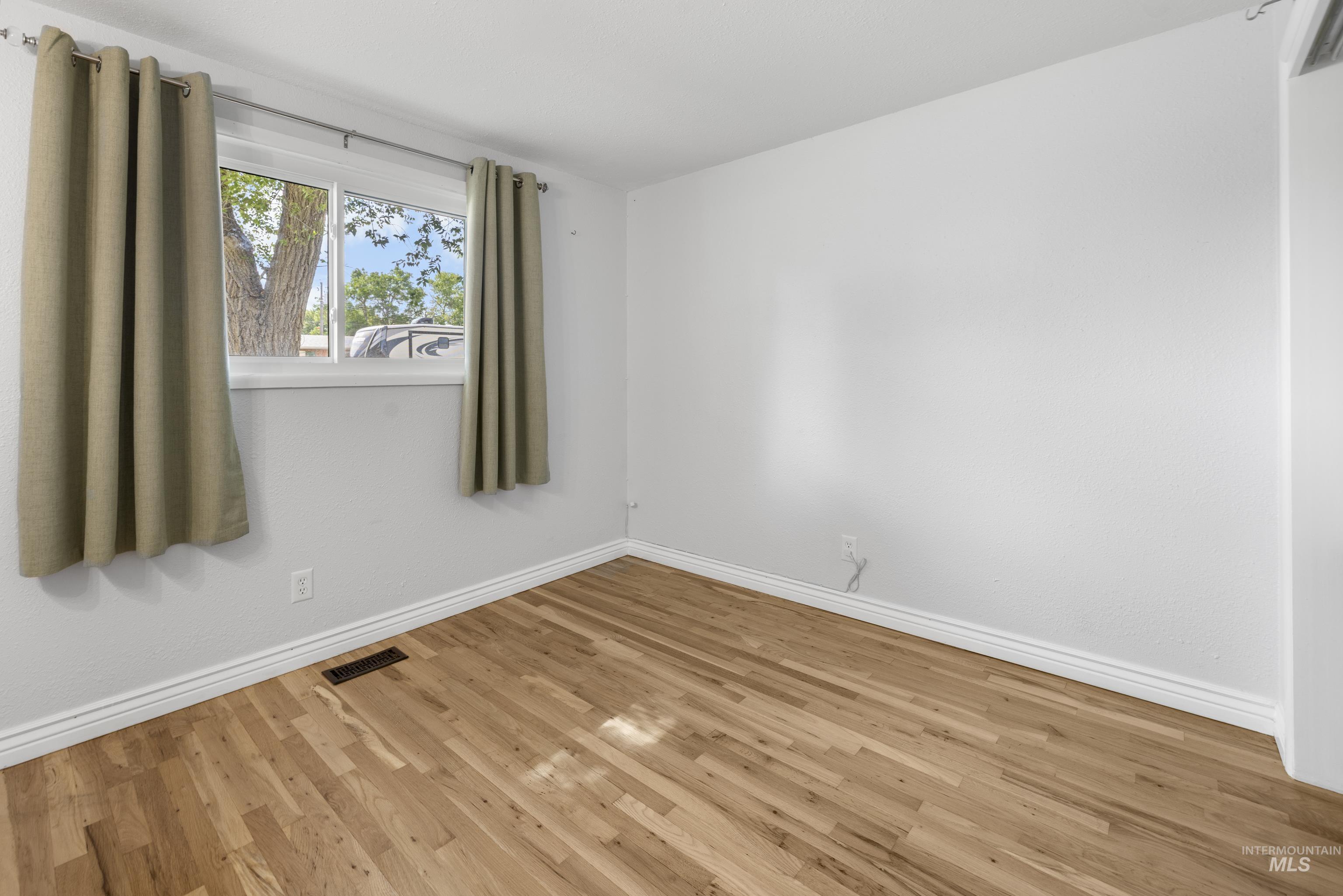 1790 N 7th E, Mountain Home, Idaho 83647, 5 Bedrooms, 2 Bathrooms, Residential For Sale, Price $359,000, 98972440