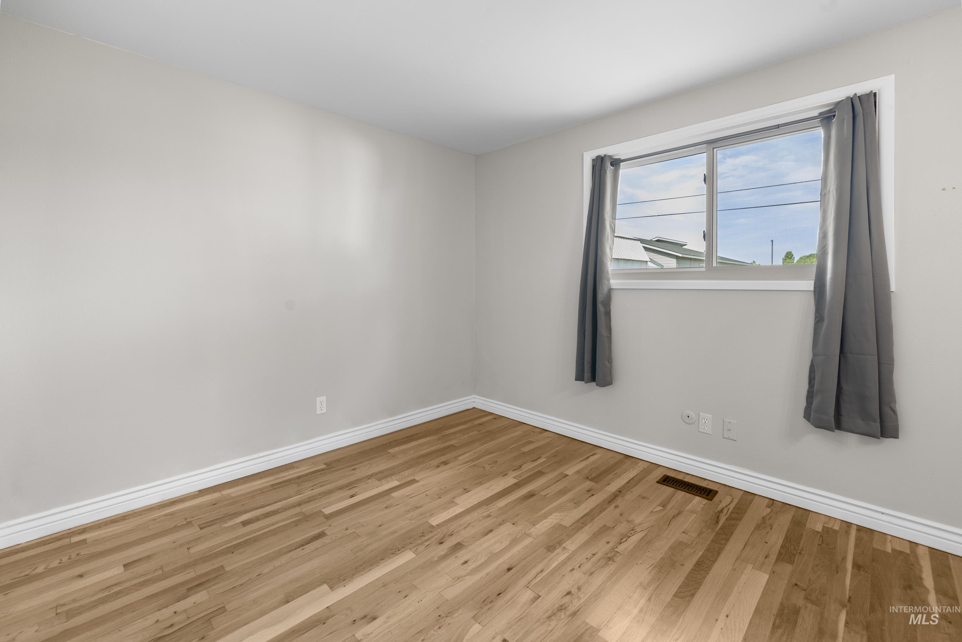 1790 N 7th E, Mountain Home, Idaho 83647, 5 Bedrooms, 2 Bathrooms, Residential For Sale, Price $359,000, 98972440