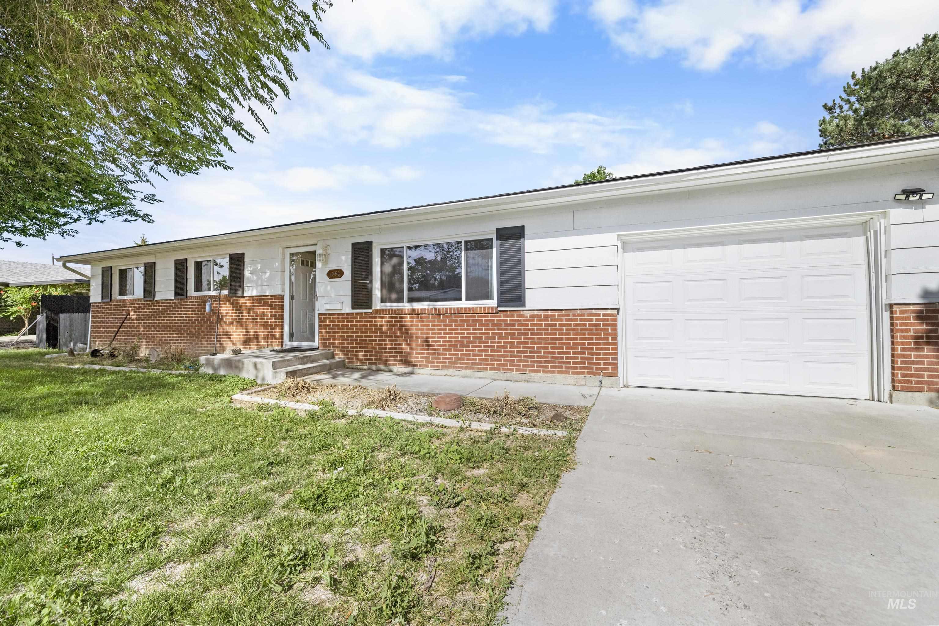 1790 N 7th E, Mountain Home, Idaho 83647, 5 Bedrooms, 2 Bathrooms, Residential For Sale, Price $359,000, 98972440