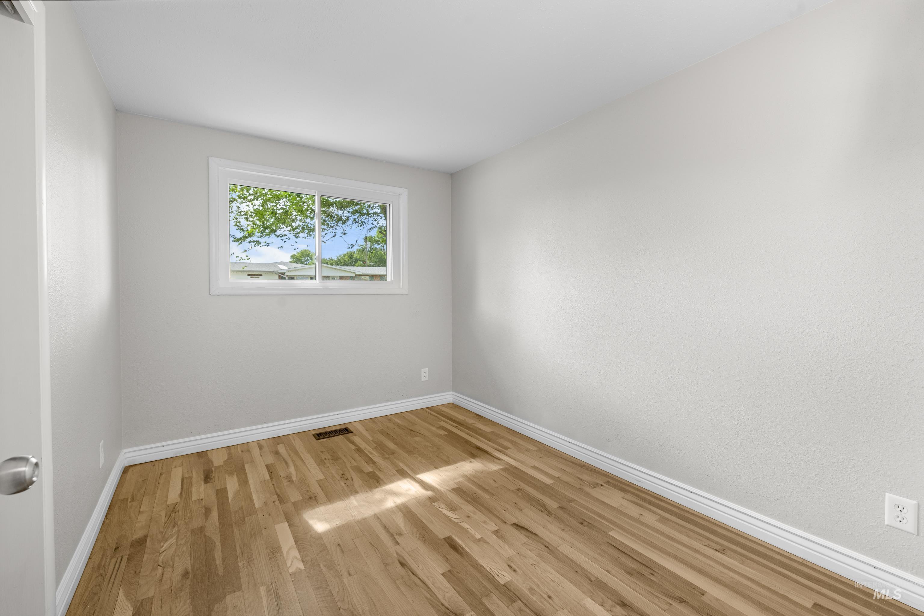 1790 N 7th E, Mountain Home, Idaho 83647, 5 Bedrooms, 2 Bathrooms, Residential For Sale, Price $359,000, 98972440