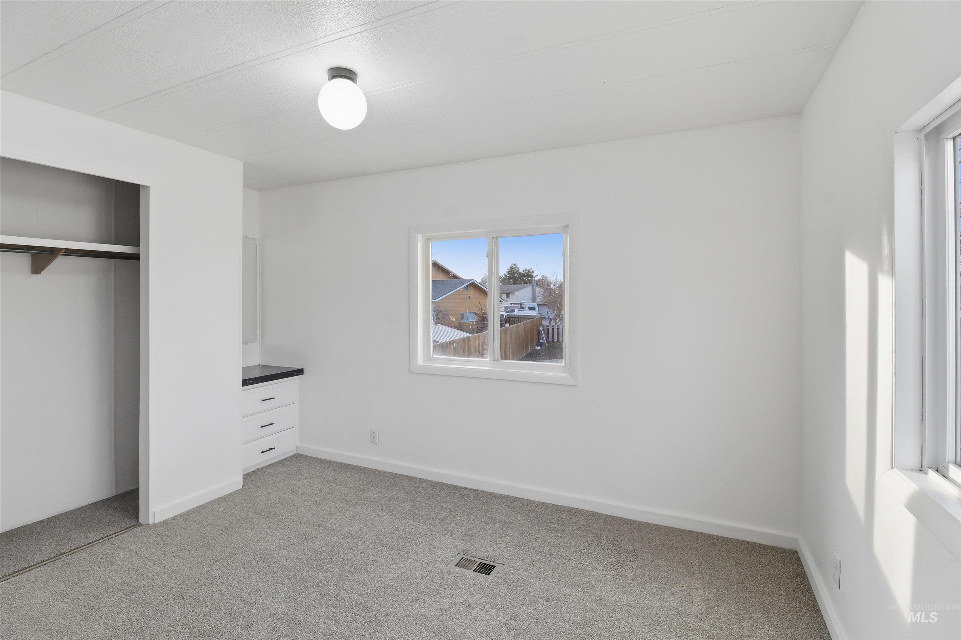 198 South Hills Road, Twin Falls, Idaho 83301, 2 Bedrooms, 1 Bathroom, Residential For Sale, Price $72,999,MLS 98972445