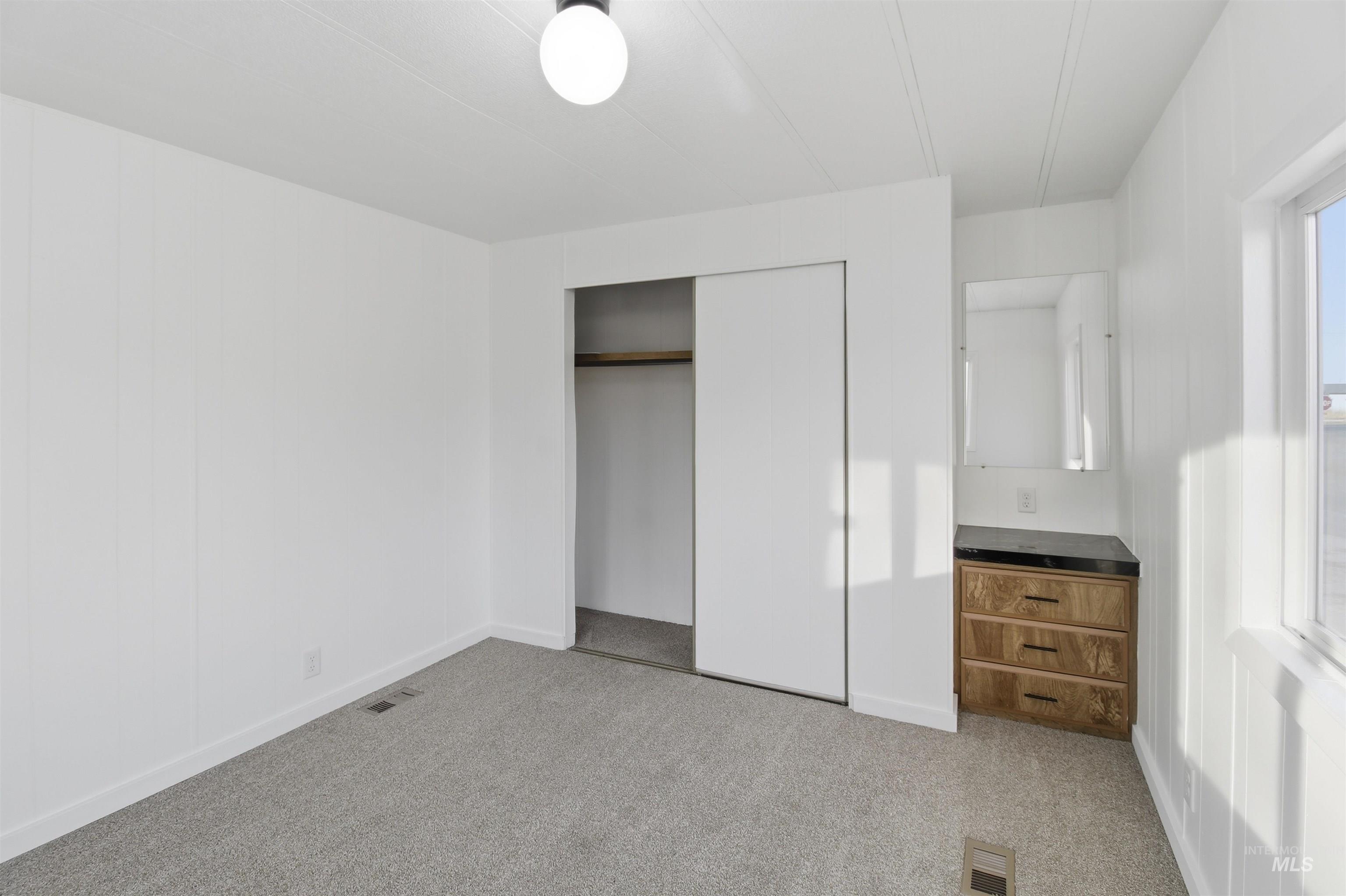 198 South Hills Road, Twin Falls, Idaho 83301, 2 Bedrooms, 1 Bathroom, Residential For Sale, Price $72,999,MLS 98972445