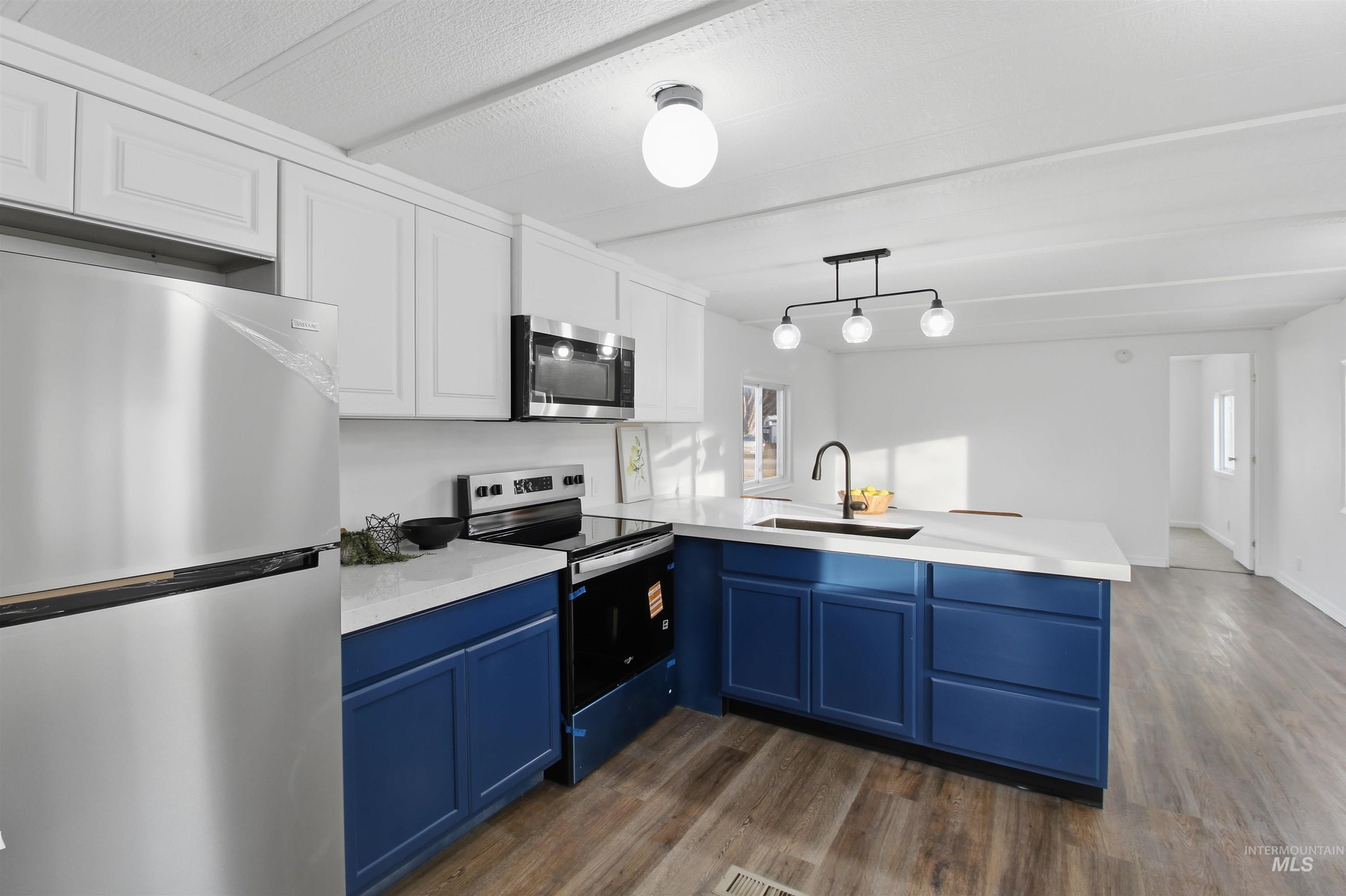 198 South Hills Road, Twin Falls, Idaho 83301, 2 Bedrooms, 1 Bathroom, Residential For Sale, Price $72,999,MLS 98972445