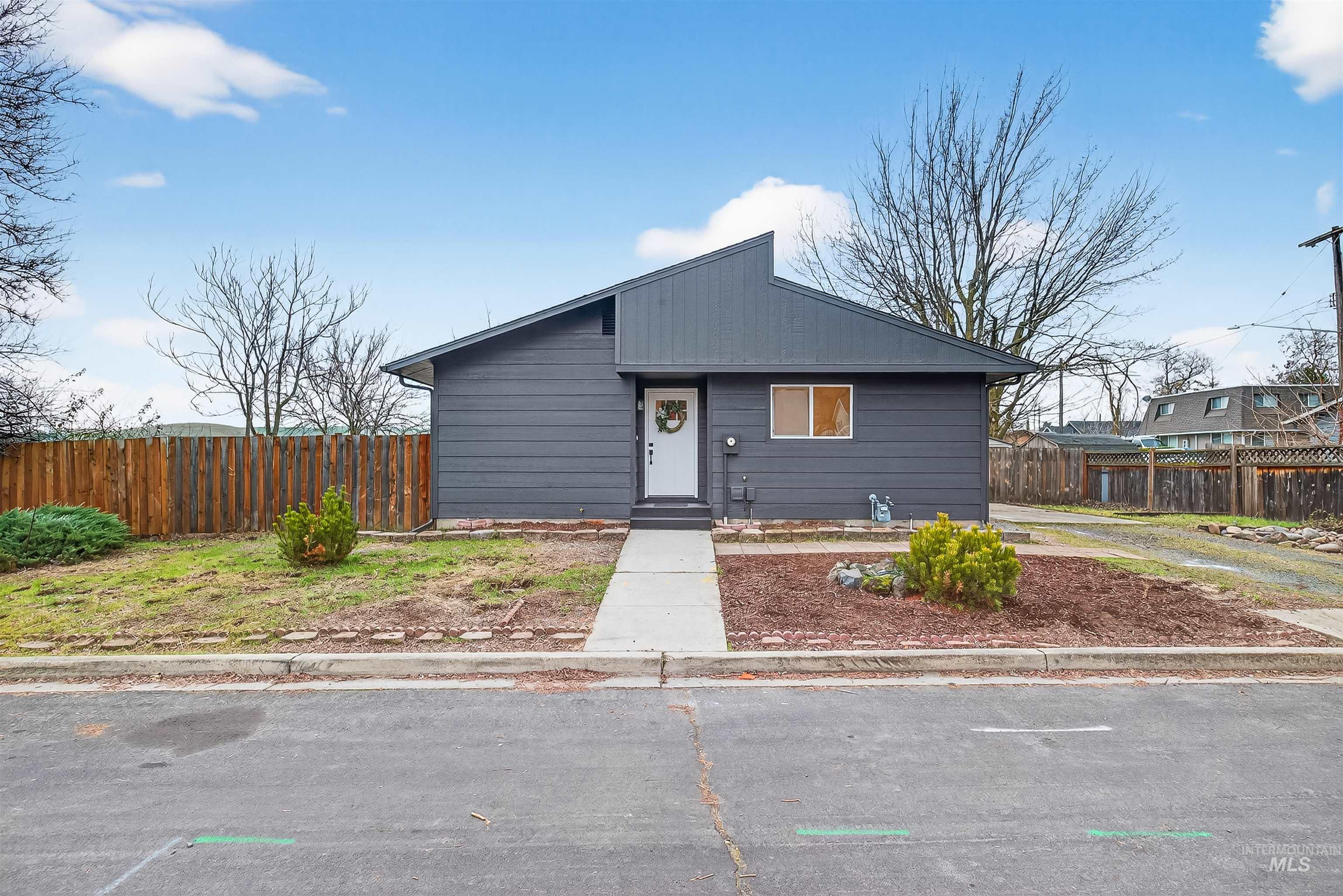 2922 Garfield Street, Lewiston, Idaho 83501, 2 Bedrooms, 1 Bathroom, Residential For Sale, Price $295,000,MLS 98972446