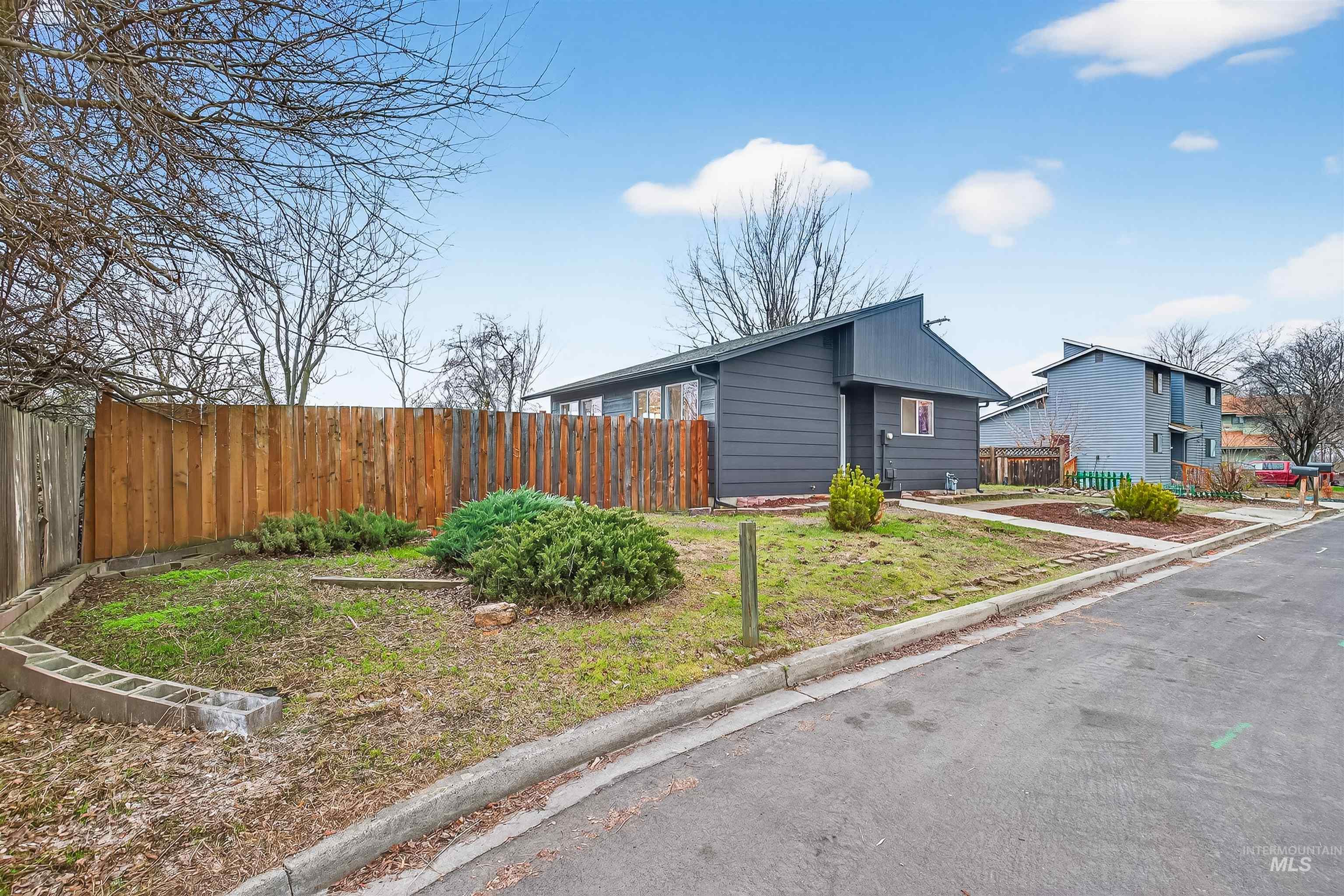 2922 Garfield Court, Lewiston, Idaho 83501, 2 Bedrooms, 1 Bathroom, Residential For Sale, Price $295,000,MLS 98972446