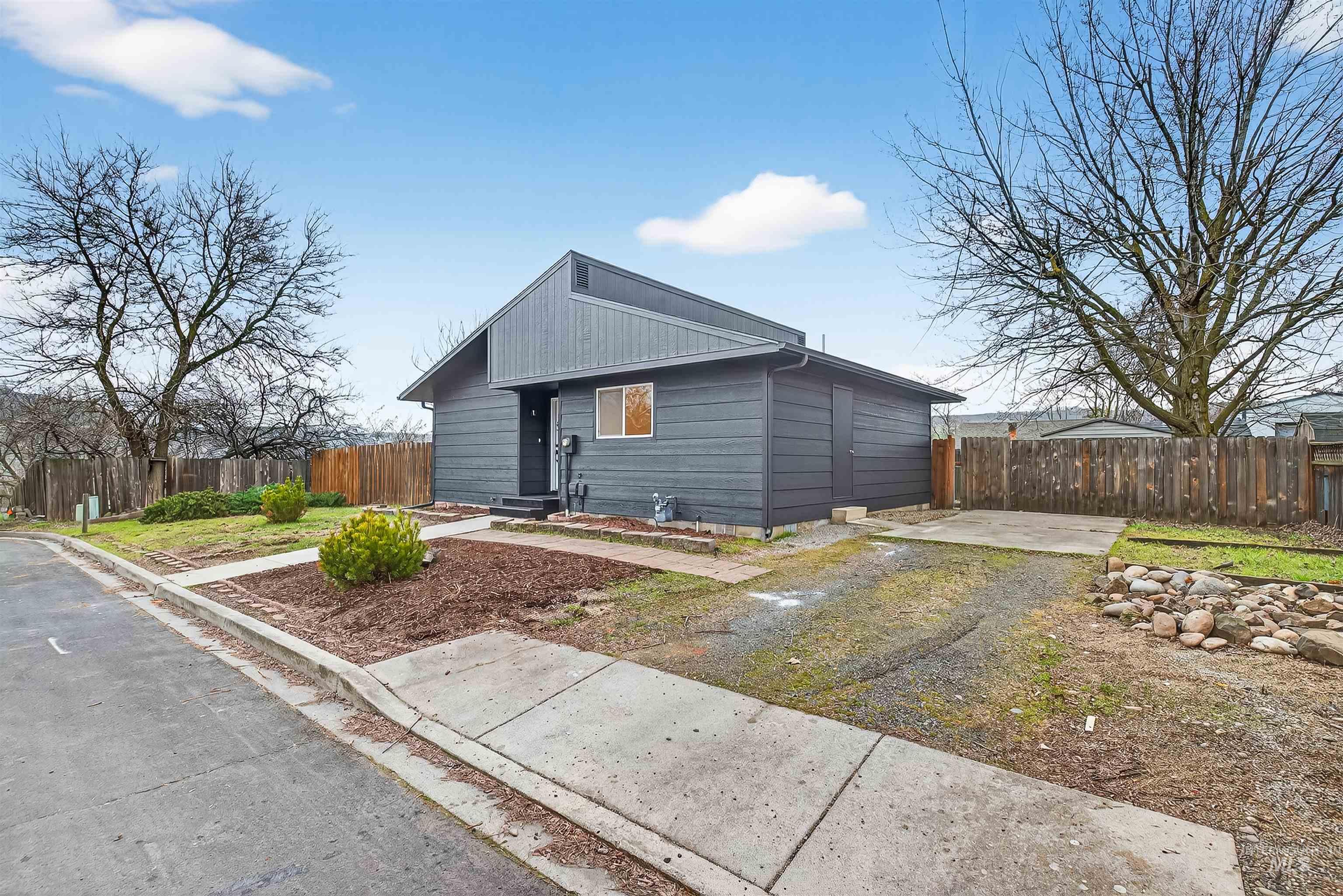 2922 Garfield Court, Lewiston, Idaho 83501, 2 Bedrooms, 1 Bathroom, Residential For Sale, Price $295,000,MLS 98972446