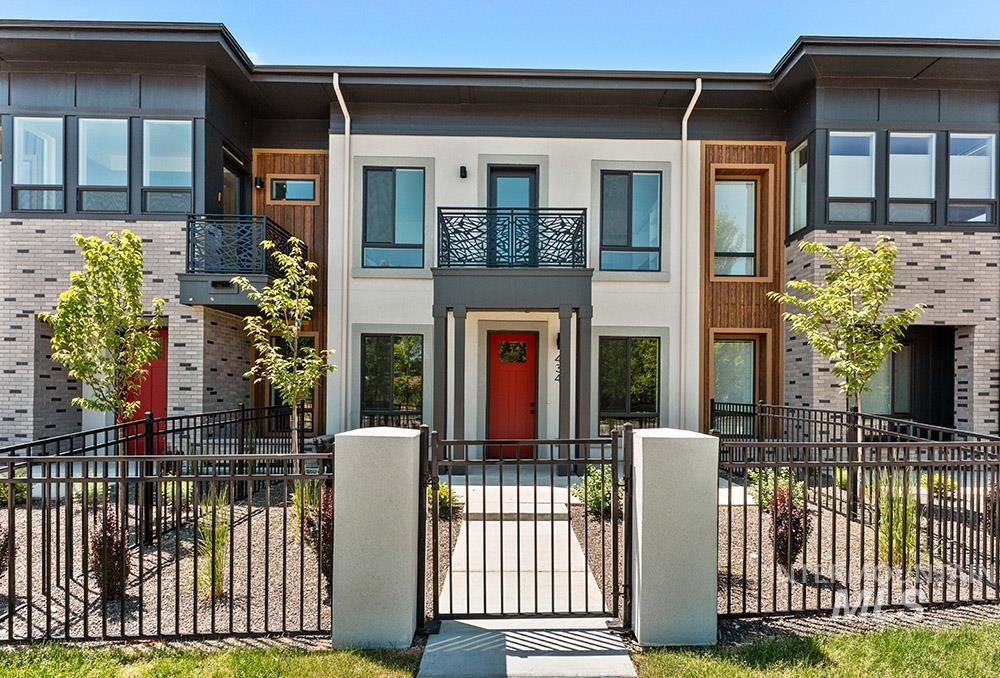 349 E Lombard Ln, Eagle, Idaho 83616, 3 Bedrooms, 2.5 Bathrooms, Residential For Sale, Price $583,000,MLS 98972448