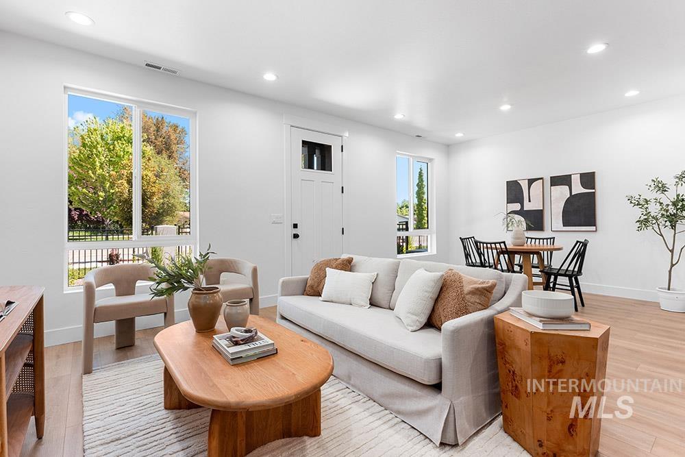 349 E Lombard Ln, Eagle, Idaho 83616, 3 Bedrooms, 2.5 Bathrooms, Residential For Sale, Price $583,000,MLS 98972448