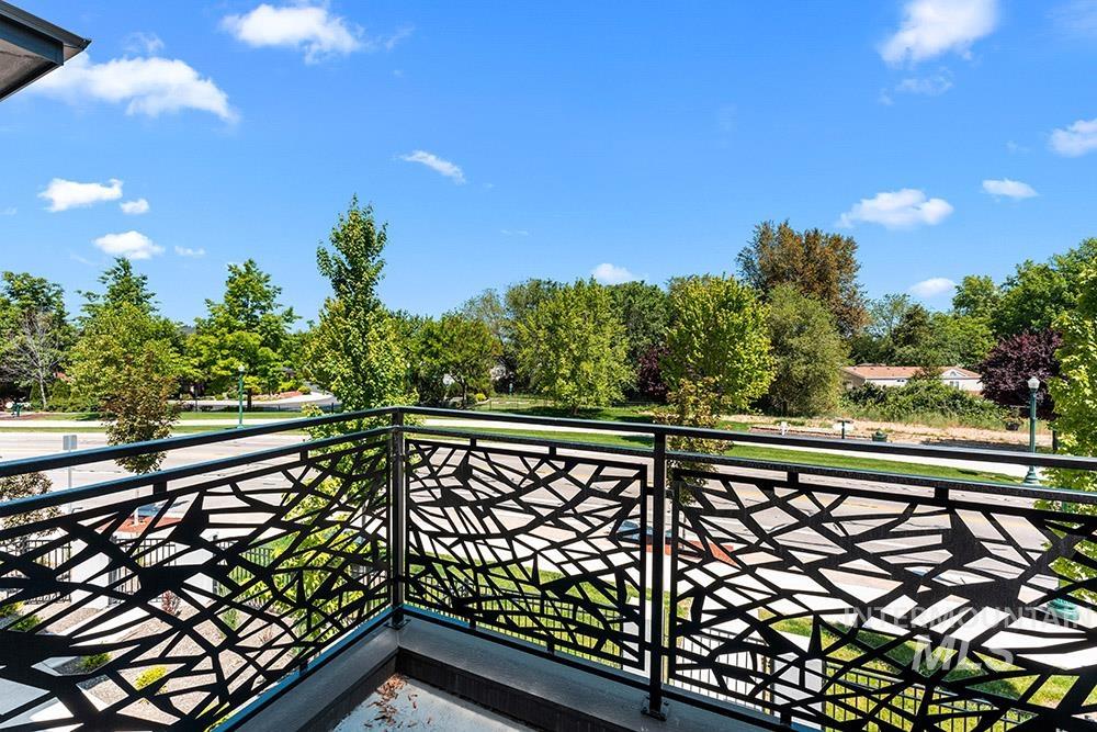 349 E Lombard Ln, Eagle, Idaho 83616, 3 Bedrooms, 2.5 Bathrooms, Residential For Sale, Price $583,000,MLS 98972448