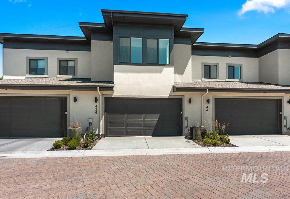 349 E Lombard Ln, Eagle, Idaho 83616, 3 Bedrooms, 2.5 Bathrooms, Residential For Sale, Price $583,000,MLS 98972448