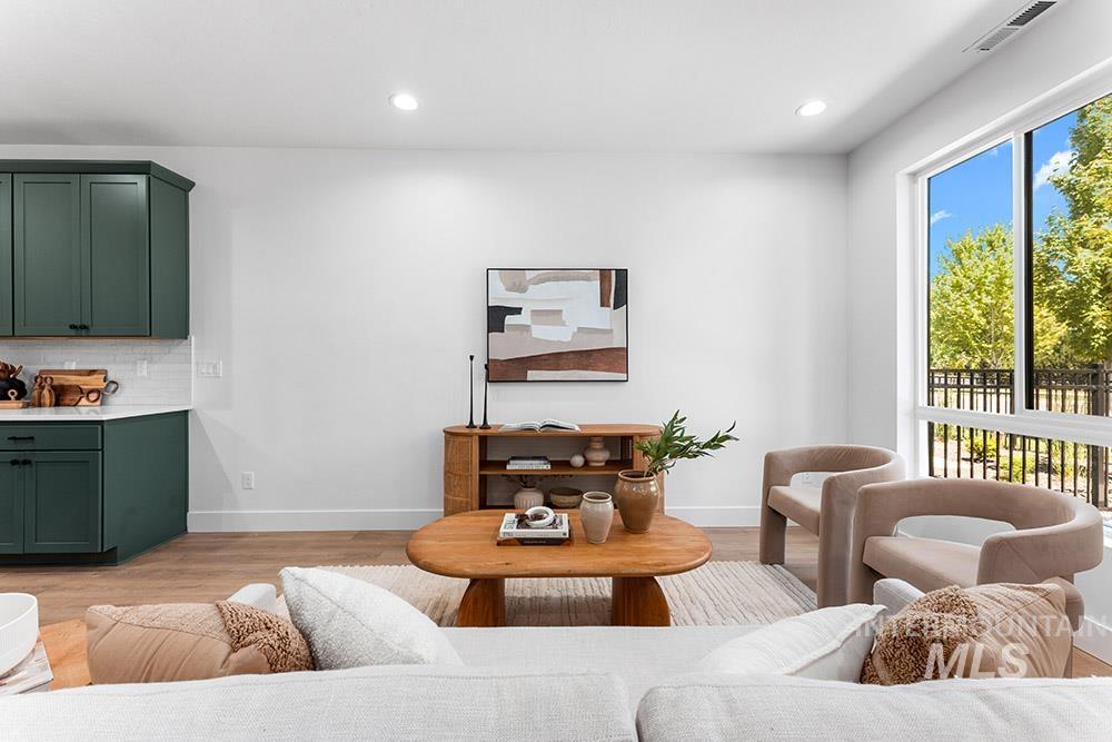 349 E Lombard Ln, Eagle, Idaho 83616, 3 Bedrooms, 2.5 Bathrooms, Residential For Sale, Price $583,000,MLS 98972448