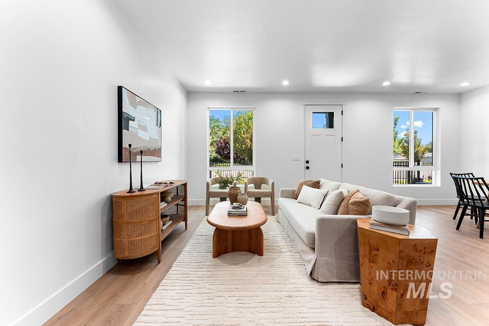 349 E Lombard Ln, Eagle, Idaho 83616, 3 Bedrooms, 2.5 Bathrooms, Residential For Sale, Price $583,000,MLS 98972448