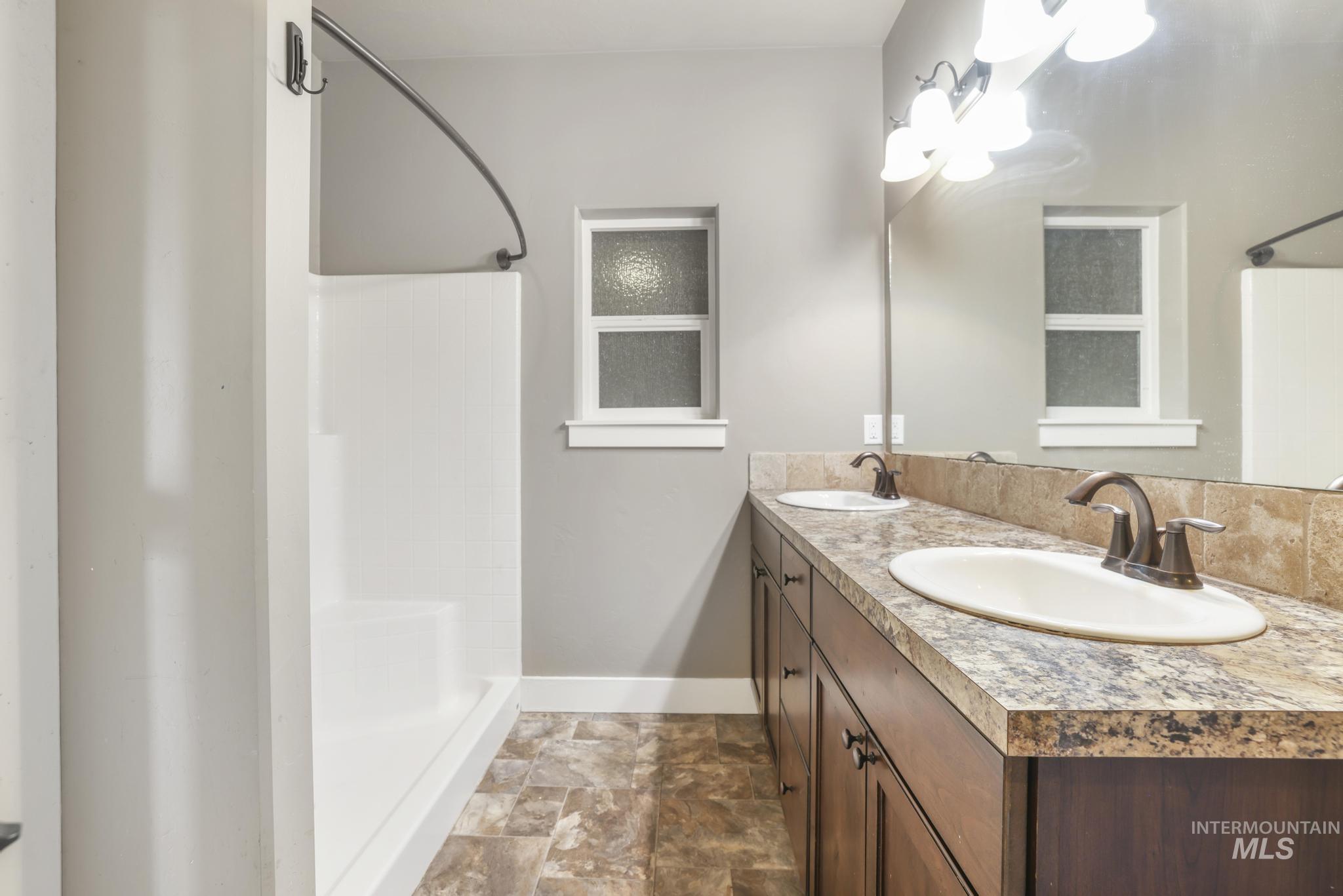 321 Arrow Street, Twin Falls, Idaho 83301, 3 Bedrooms, 2.5 Bathrooms, Residential For Sale, Price $445,000,MLS 98972451