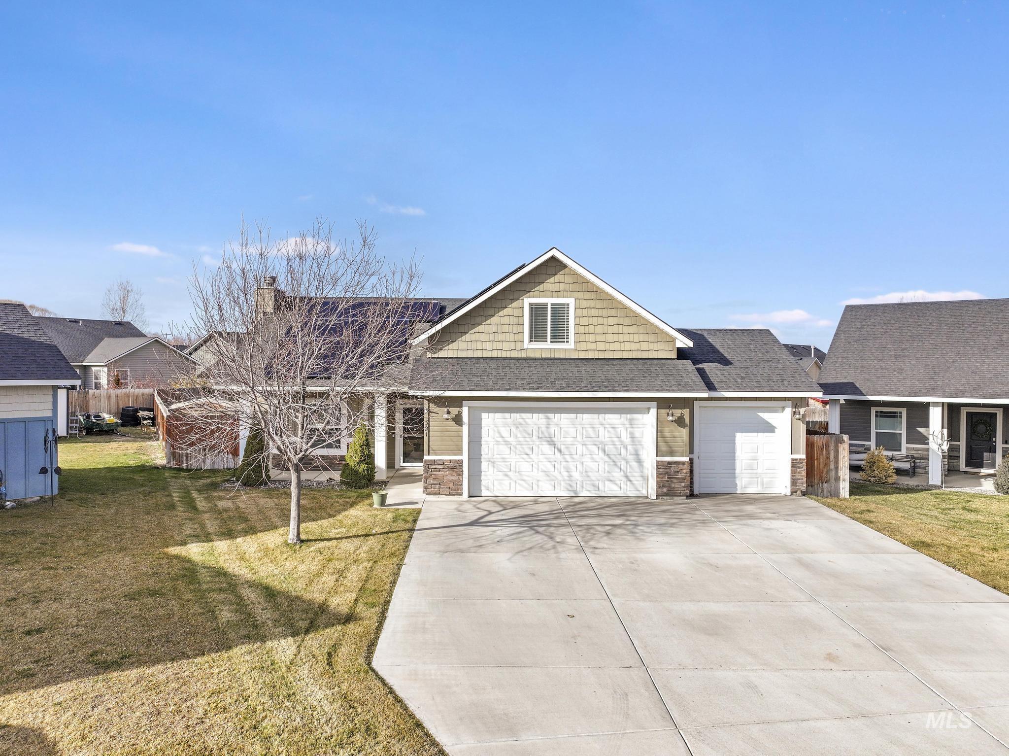 321 Arrow Street, Twin Falls, Idaho 83301, 3 Bedrooms, 2.5 Bathrooms, Residential For Sale, Price $445,000,MLS 98972451