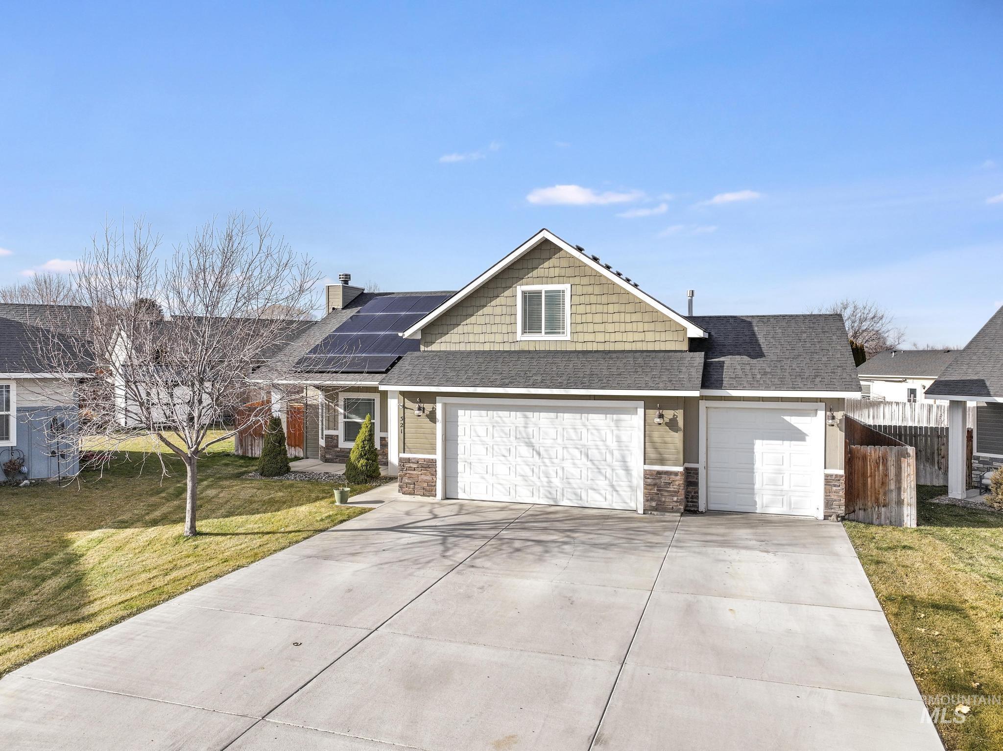 321 Arrow Street, Twin Falls, Idaho 83301, 3 Bedrooms, 2.5 Bathrooms, Residential For Sale, Price $445,000,MLS 98972451