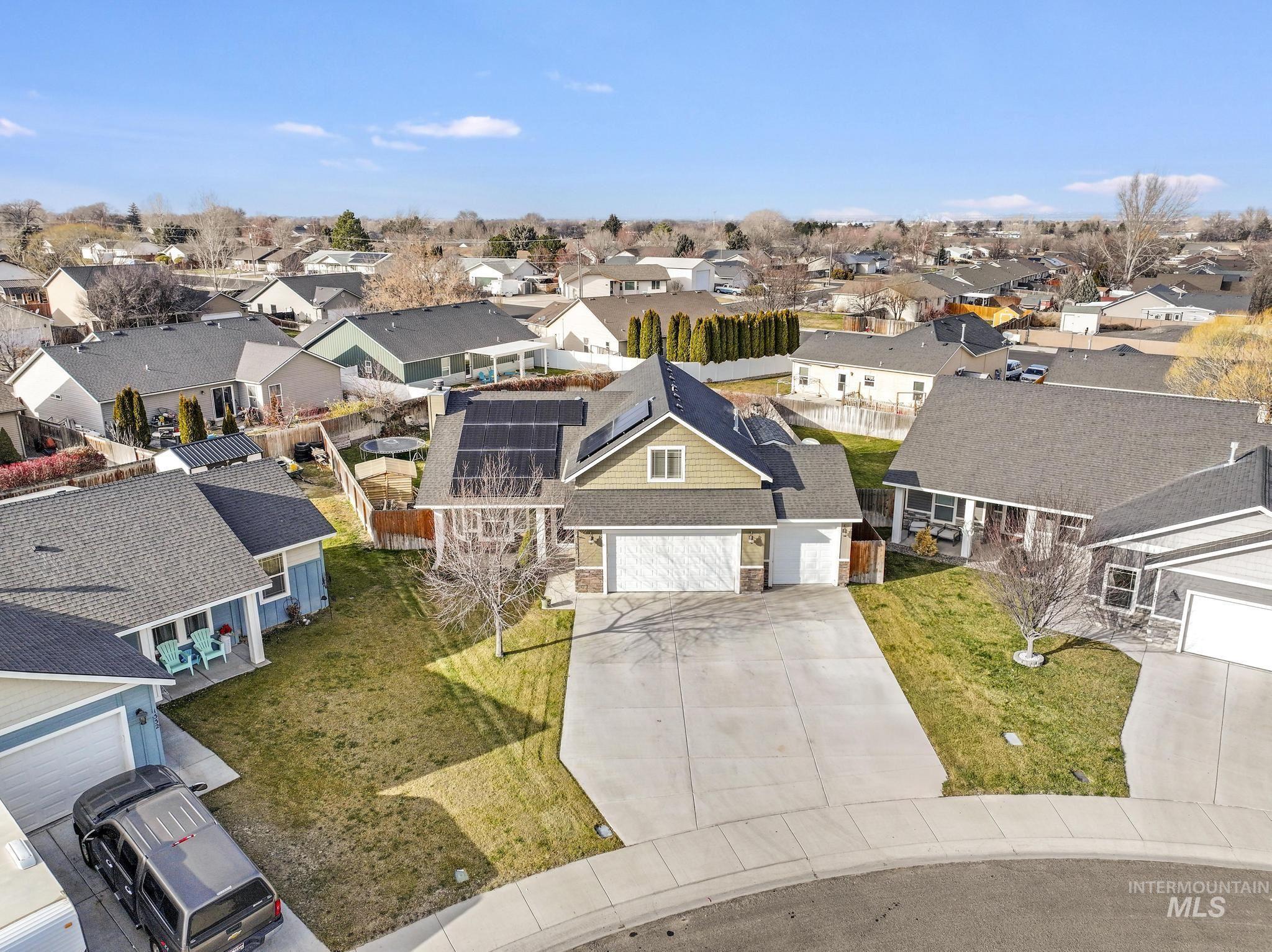 321 Arrow Street, Twin Falls, Idaho 83301, 3 Bedrooms, 2.5 Bathrooms, Residential For Sale, Price $445,000,MLS 98972451