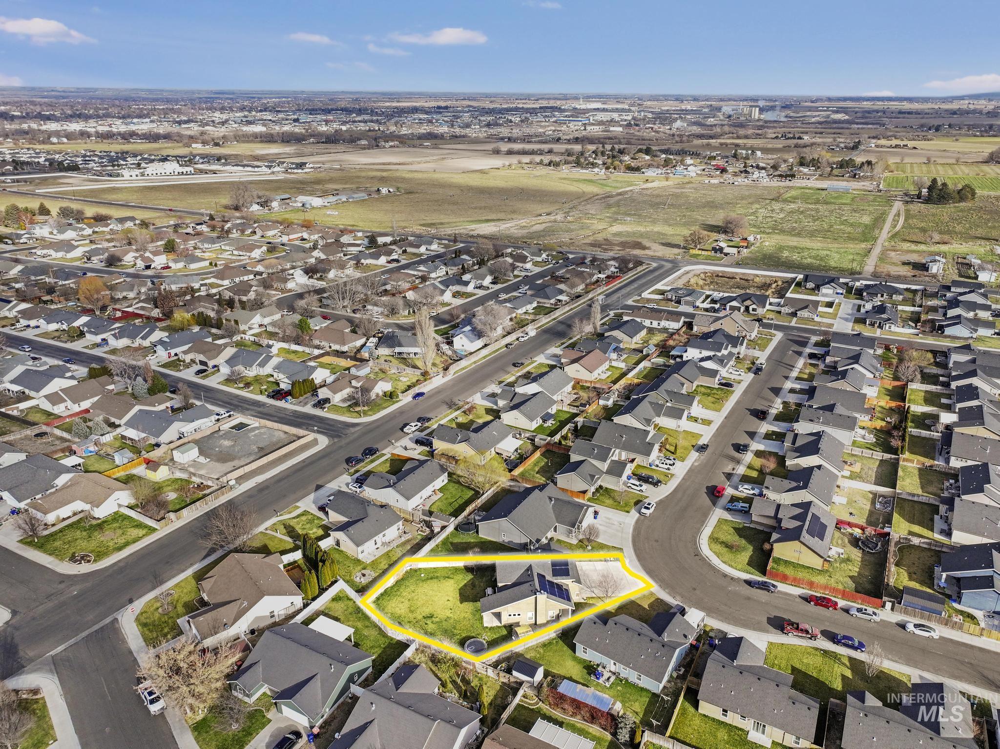 321 Arrow Street, Twin Falls, Idaho 83301, 3 Bedrooms, 2.5 Bathrooms, Residential For Sale, Price $445,000,MLS 98972451