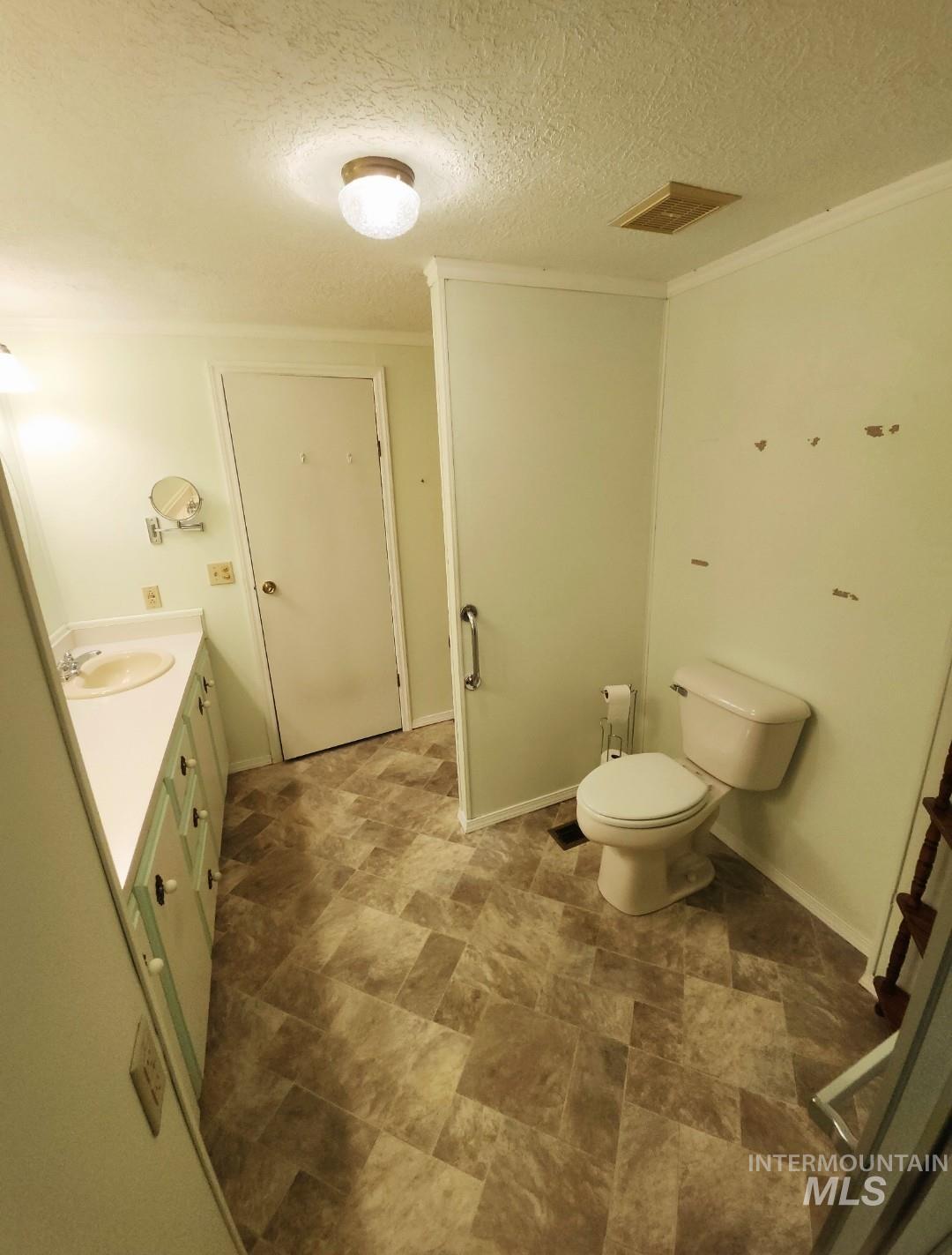 1905 Flamingo, Nampa, Idaho 83651, 3 Bedrooms, 2 Bathrooms, Residential For Sale, Price $179,900,MLS 98972452