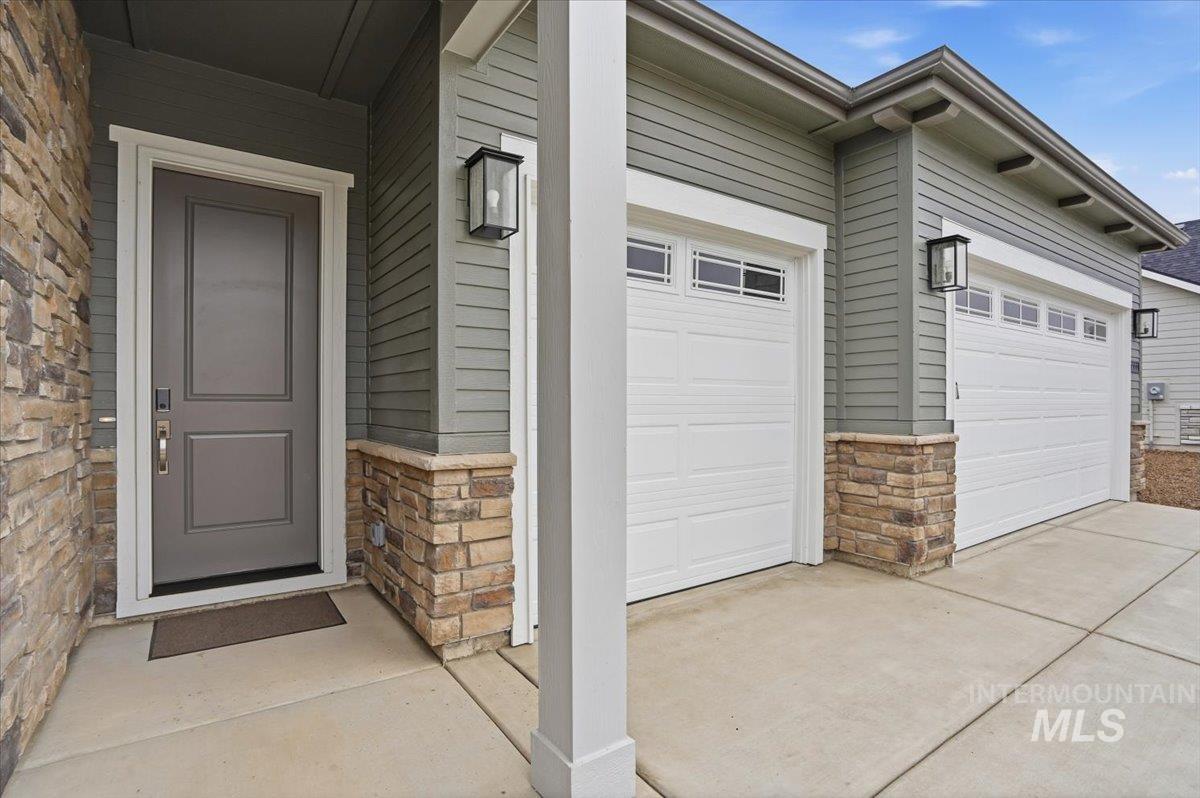 2221 N Kenora Ave, Star, Idaho 83669, 4 Bedrooms, 3.5 Bathrooms, Residential For Sale, Price $779,990,MLS 98972455