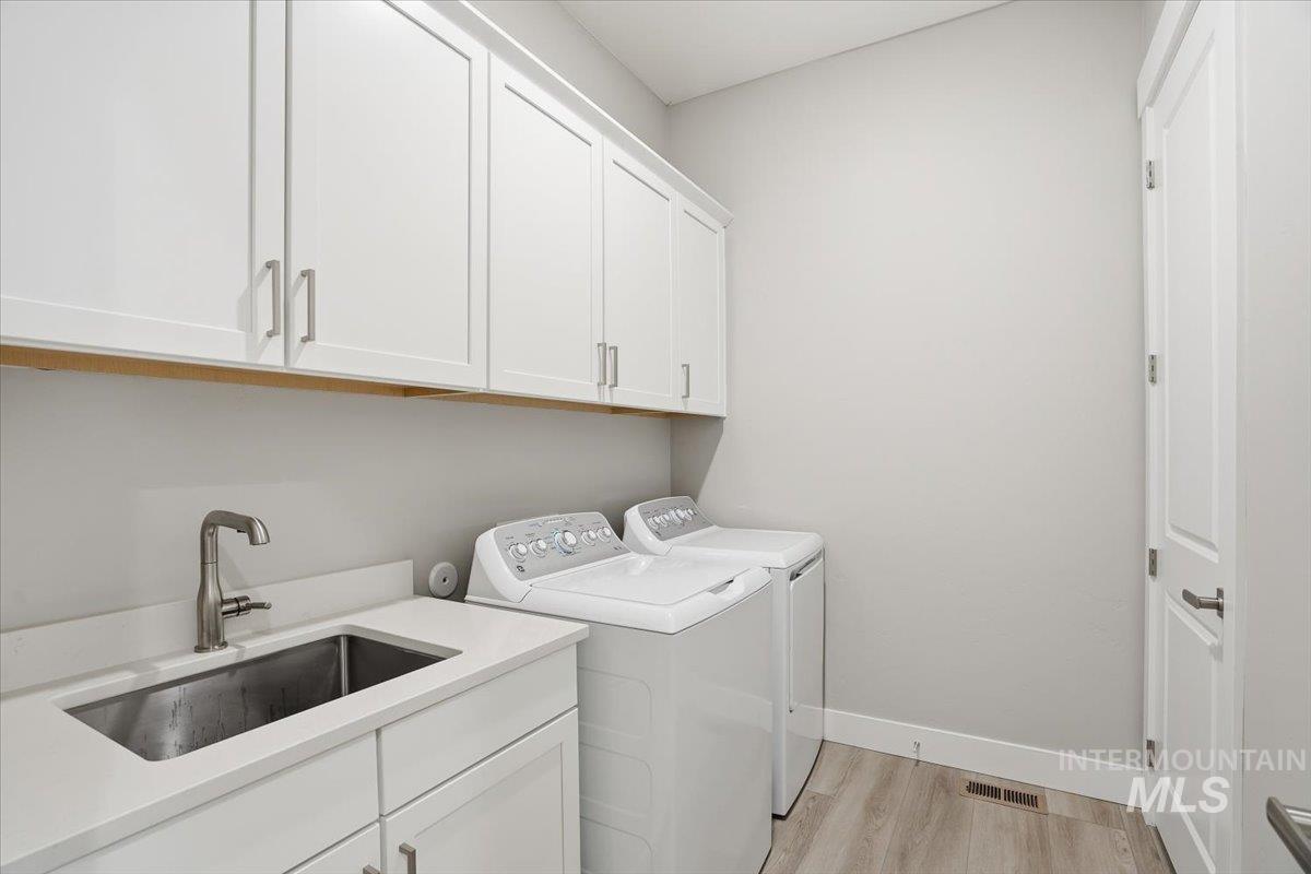 2221 N Kenora Ave, Star, Idaho 83669, 4 Bedrooms, 3.5 Bathrooms, Residential For Sale, Price $779,990,MLS 98972455