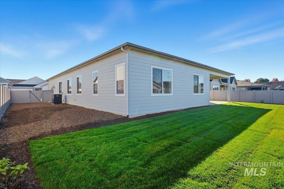 2221 N Kenora Ave, Star, Idaho 83669, 4 Bedrooms, 3.5 Bathrooms, Residential For Sale, Price $779,990,MLS 98972455