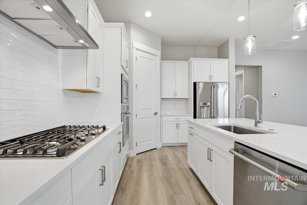 2221 N Kenora Ave, Star, Idaho 83669, 4 Bedrooms, 3.5 Bathrooms, Residential For Sale, Price $779,990,MLS 98972455