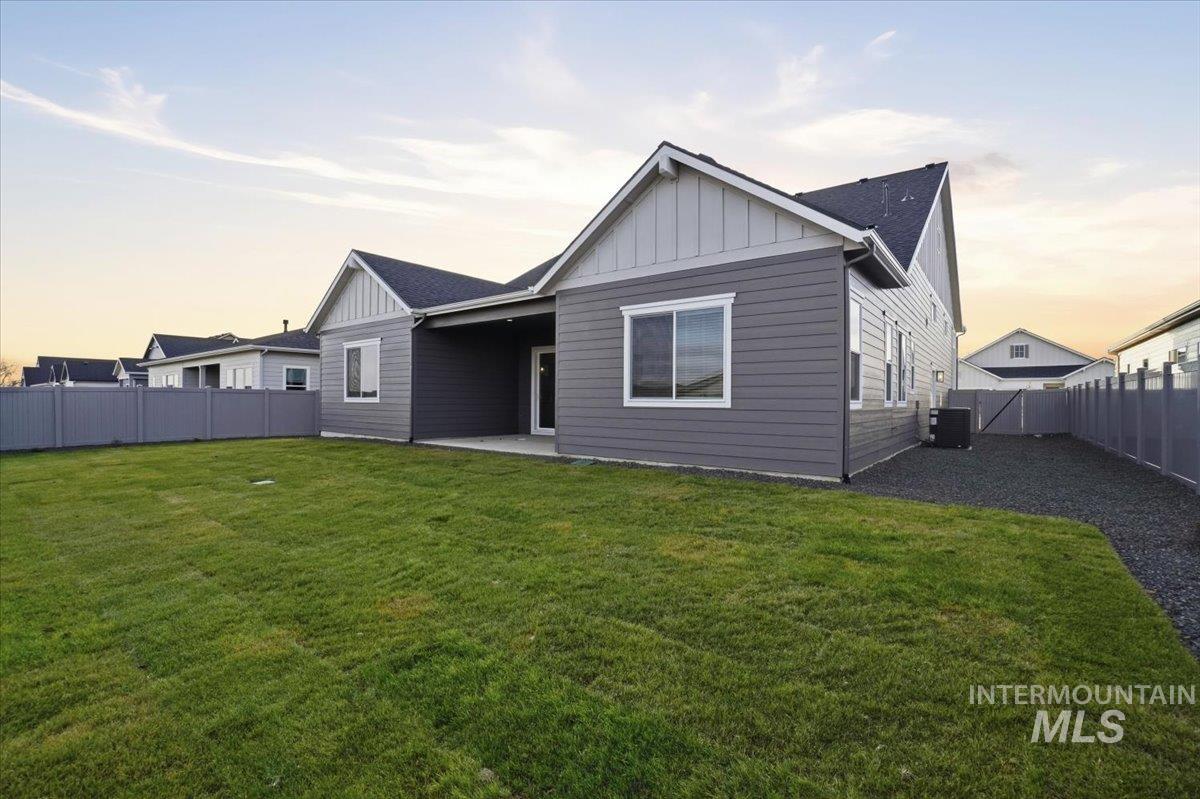 2278 N Kenora Ave, Star, Idaho 83669, 3 Bedrooms, 2.5 Bathrooms, Residential For Sale, Price $779,990,MLS 98972456