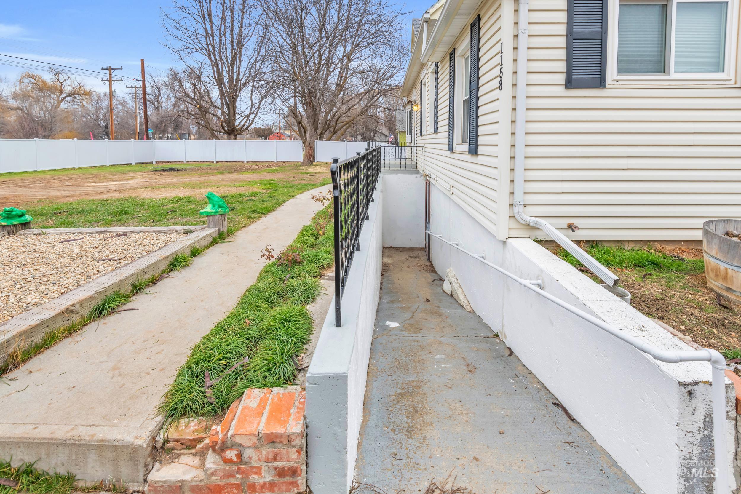 1158 S Powerline Rd, Nampa, Idaho 83686, 7 Bedrooms, 3 Bathrooms, Residential For Sale, Price $650,000,MLS 98972461